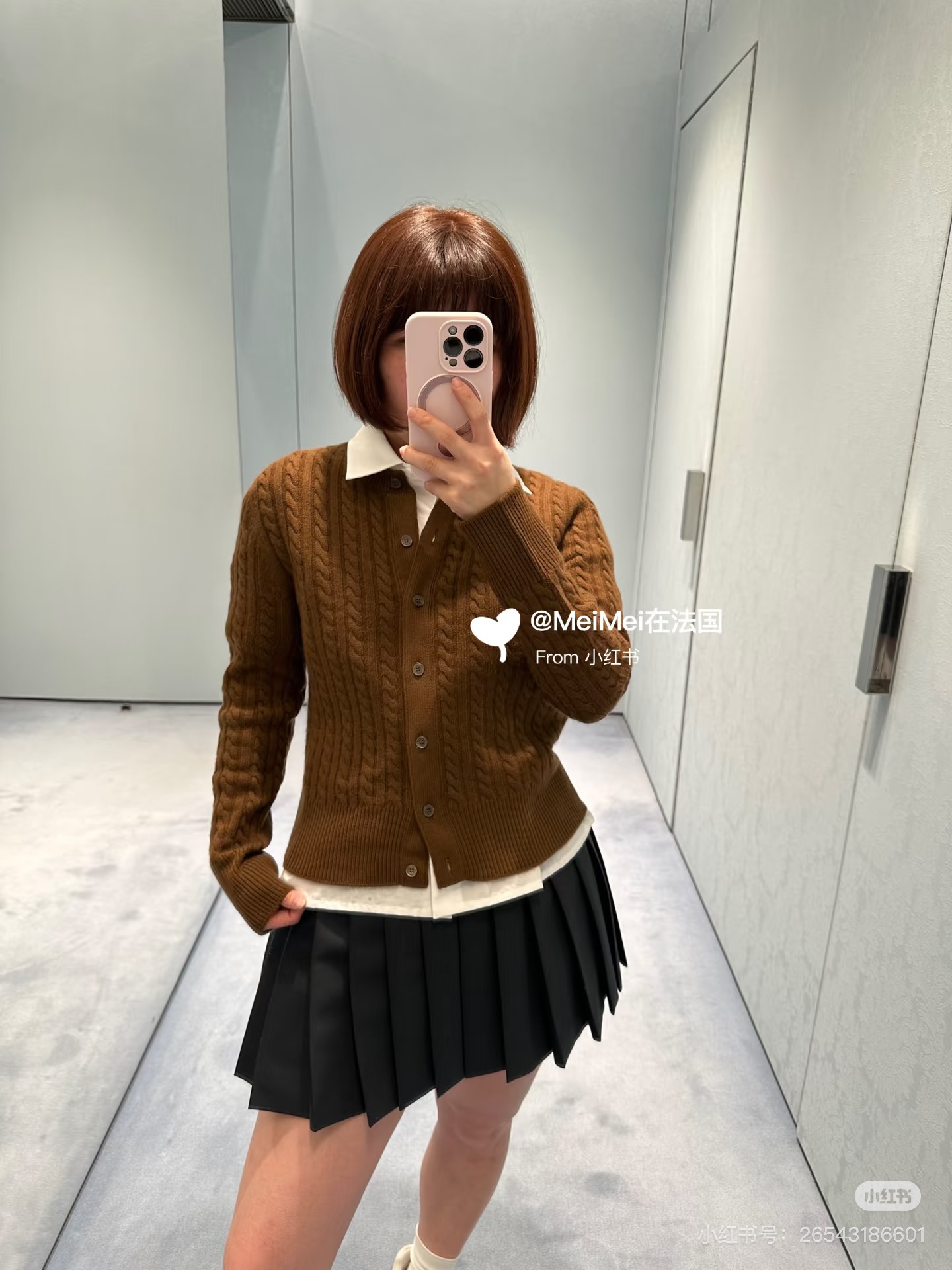 NO:734034,miumiu26's new early spring twist knitted cardigan, super beautiful Maillard color with twist knitted cardigan, is a very good-looking cardigan for daily wear. It can be worn all year round. The material is cashmere and it is very soft and comfortable to wear!  SML,,miumiu,19860909miumiu26早春新款麻花针织开衫,超级好看的美拉德色系搭配麻花针织是一款日常穿搭非常好看的开衫,一年四季都可以穿面料是羊绒的贴身穿也会很柔软舒适！SML,,miumiu,,Women's clothing