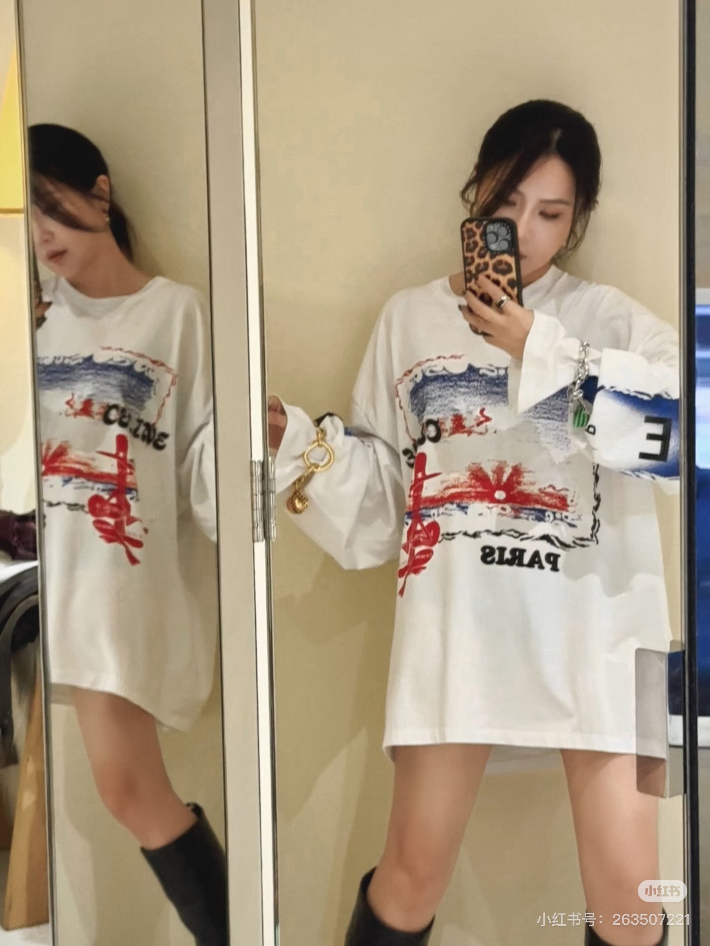 NO:739556,Ceil* letter print, irregular graffiti, round neck, long sleeves, casual and comfortable upper body, very tolerant to the body shape!  The front is embellished with the brand's classic logo pattern, which is low-key without losing the brand's charm. The irregular patterns on the sleeves on both sides are combined with street-style graffiti elements all over the body. It has a super sense of design and a trendy feel!  A must-have for both men and women ~ 1:1 awesome version, the latest item for early spring, look out for the exclusive high version SML,,19860909Ceil*字母印花不规则涂鸦圆领长袖休闲舒适的版型上身对身材包容度极佳！正面饰以品牌经典徽标图案点缀,低调又不失品牌魅力,两侧袖子不规则图案搭配整身街头风涂鸦元素,超有设计感,潮人感十足！男女同款必入～1:1超赞版型,早春最新单品,认准独家高版本 SML,,,Women's clothing