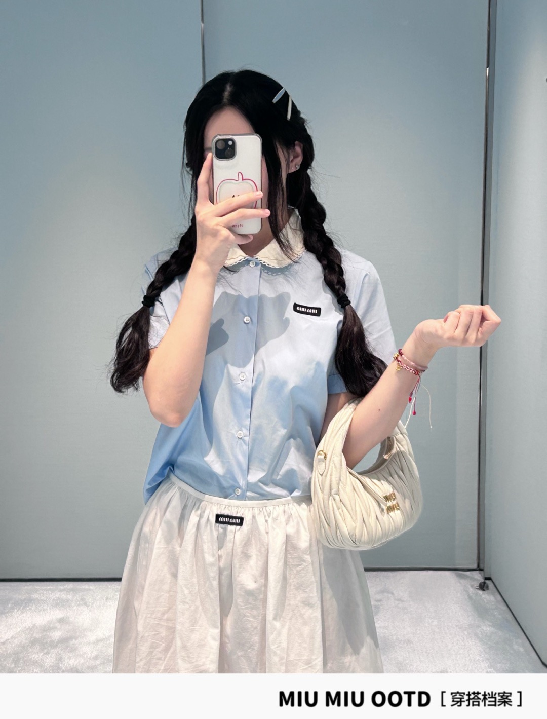 NO:737449,miumiu double layer lace collar color matching shirt yb1:1 customized lace development!  High quality production!  Customized imported washed cotton has a great texture!  The age-reducing, soft and waxy light blue color has a youthful and feminine vibe!  The classic logo stamp is embellished on the chest, which is low-key and luxurious with a sense of sophistication. The embroidered lace design is sweet and cool for age-reducing wear. The three-dimensional tailoring is not flattering and makes the upper body slimmer!  Any combination can show off the unique girly flavor of Miu!  1:1 awesome version, the latest items in early spring, look out for the exclusive high version SML,,miumiu,shirts,19860909miumiu 双层花边领拼色衬衫yb1:1定制花边开发！高版出品！定制进口洗水棉质感超赞！减龄软糯的浅蓝色自带青春女大气息！胸前经典徽标章仔点缀,低调奢华自带精致感,刺绣花边设计甜酷兼备减龄穿搭.立体剪裁不挑人版型上身巨显瘦！随意搭配都能彰显miu家独有的少女气息！1:1超赞版型,早春最新单品,认准独家高版本 SML,,miumiu,shirts,,Women's clothing