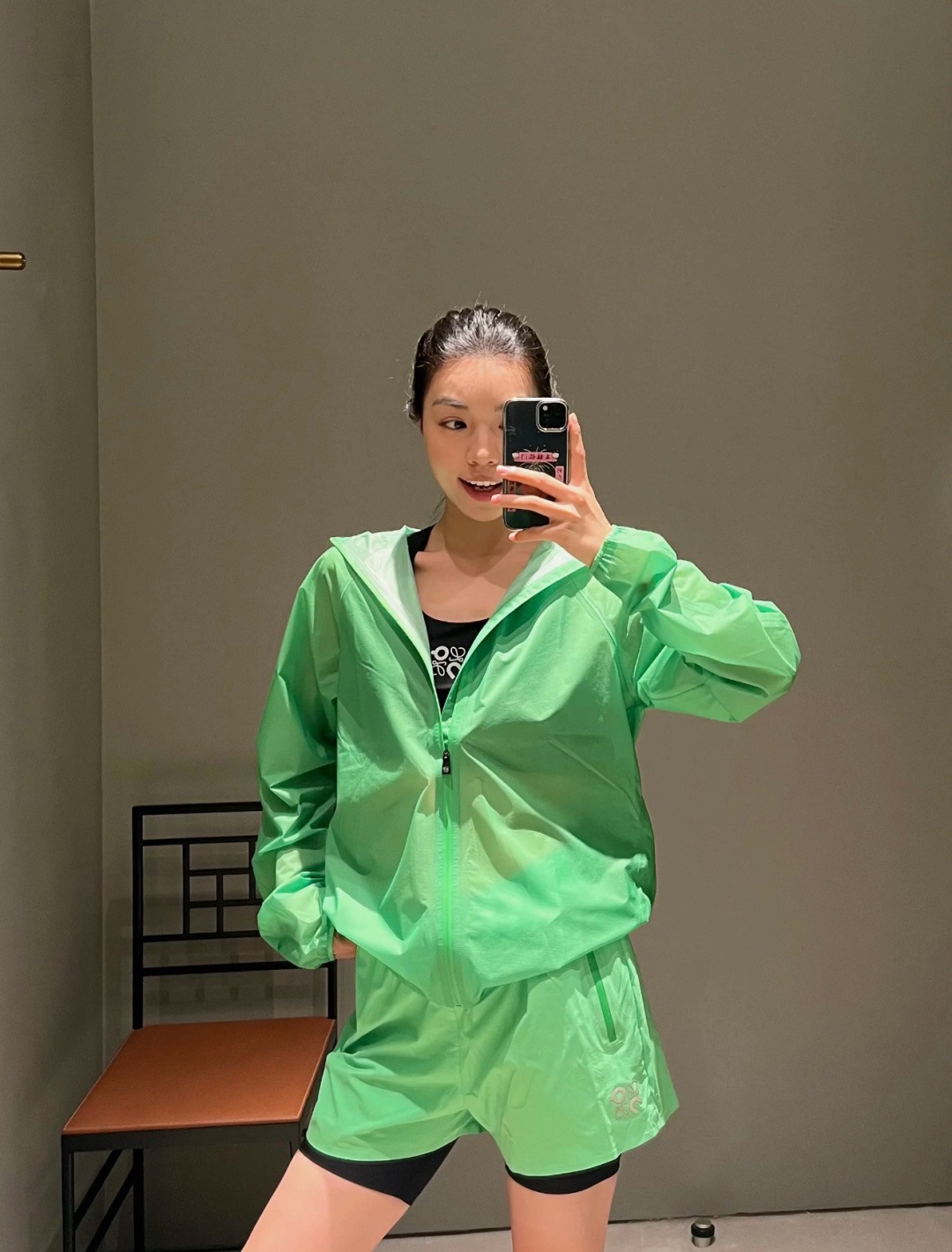 NO:739971,*26new Angpa Co-branded limited series fake two-piece sports yoga shorts are made of special glue material, the craftsmanship and quality are incredible, and the delivery time is time-consuming and labor-intensive!  The absolute best in the sports series!  A must-have artifact for outdoor activities. It is exclusively customized with imported YB quick-drying sports material. The inside is in the shape of shark trousers with loose shorts. The brand logo seal pattern is printed on the front and back. The overall style is simple and elegant. It is very suitable for yoga, fitness or outdoor!  This year’s joint limited edition is really beautiful. 1:1 awesome version. The latest summer item. Look for the exclusive high version. SML,,shorts,19860909*26new昂跑联名限定系列假两件运动瑜伽短裤特种压胶材质,工艺质感没得说,出货时间费时费人工！运动系列绝绝子！户外活动必备神器独家定制进口yb速干运动材质,内里鲨鱼五分裤版型搭配宽松版短裤,前后都做品牌徽标印章图案,整体风格简约大气,瑜伽健身或者户外都超合适的一款！今年的联名限定真的太好看啦1:1超赞版型 夏季最新单品 认准独家高版本 SML,,shorts,,Women's clothing