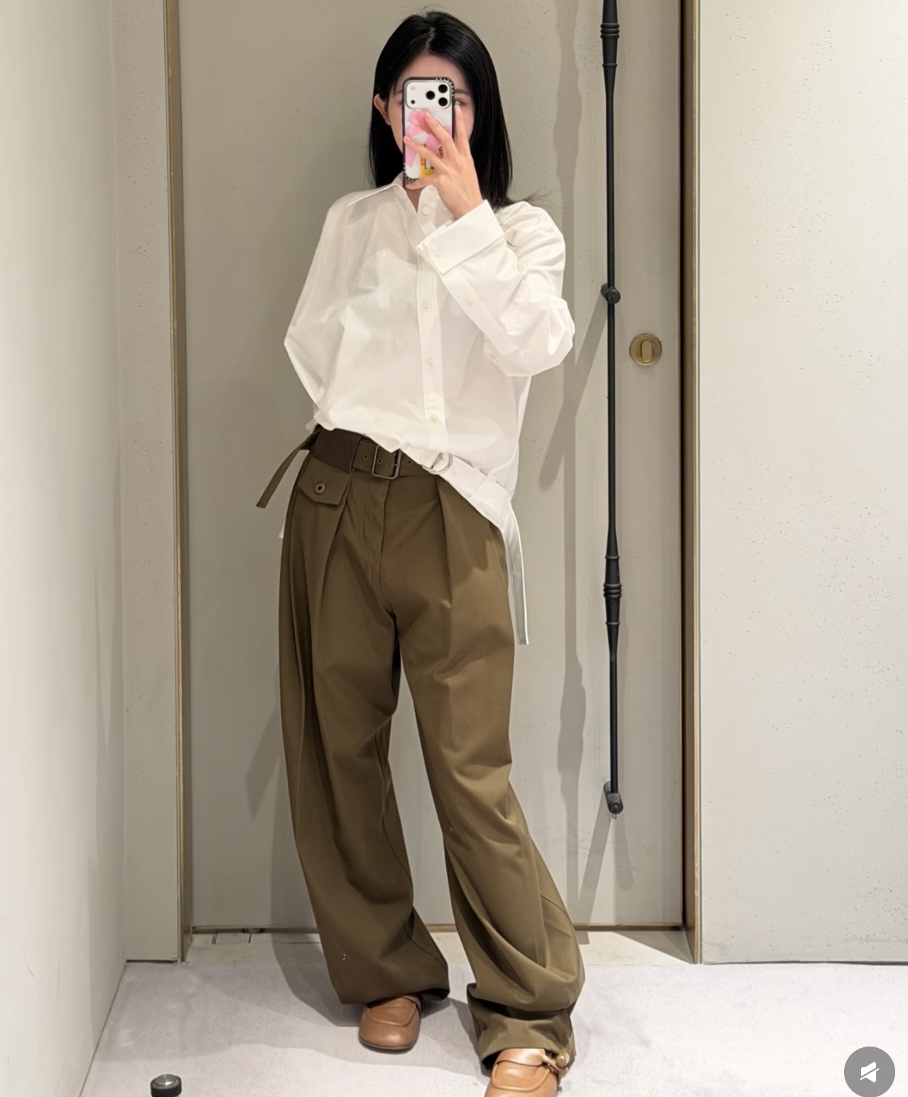 로에베 비대칭 실루엣 벨티드 여성 셔츠 상세 이미지 3