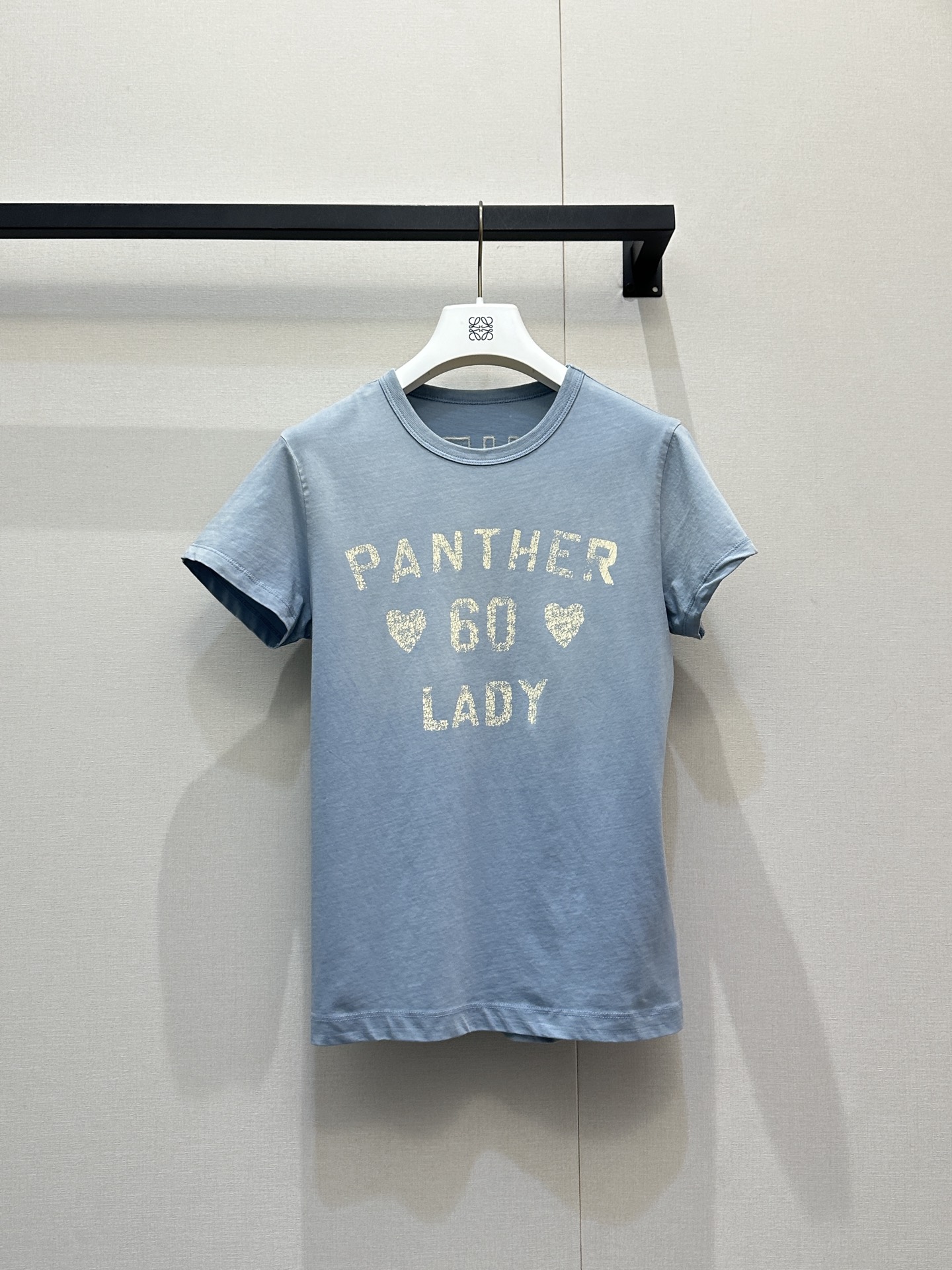 NO:755142,*26 New style short sleeves with contrasting letters. Made of imported virgin cotton. The upper body is versatile and easy to wear!  Exclusively customized imported yb raw cotton material, the shoulder H-shaped upper body is invincible and slimming ~ the contrasting letter logo design on the chest and back, highlighting the brand's high-end temperament, the vibrant summer color matching upper body is not obtrusive and super white ~ 1:1 awesome version, the latest item in early spring, look for the exclusive high version size S M L, Valentino-clothing, valentino, T-shirt,19860909*26新款撞色字母短袖 进口原生全棉材质,上身百搭不挑人！独家定制进口yb原生全棉材质,正肩H版型上身无敌显瘦～胸前后背做撞色字母徽标设计,彰显品牌高级气质,活力满满的夏季配色上身不突兀超显白～1:1超赞版型,早春最新单品,认准独家高版本 码数S M L,华伦天奴-服装,valentino,T-shirt,,Women's clothing