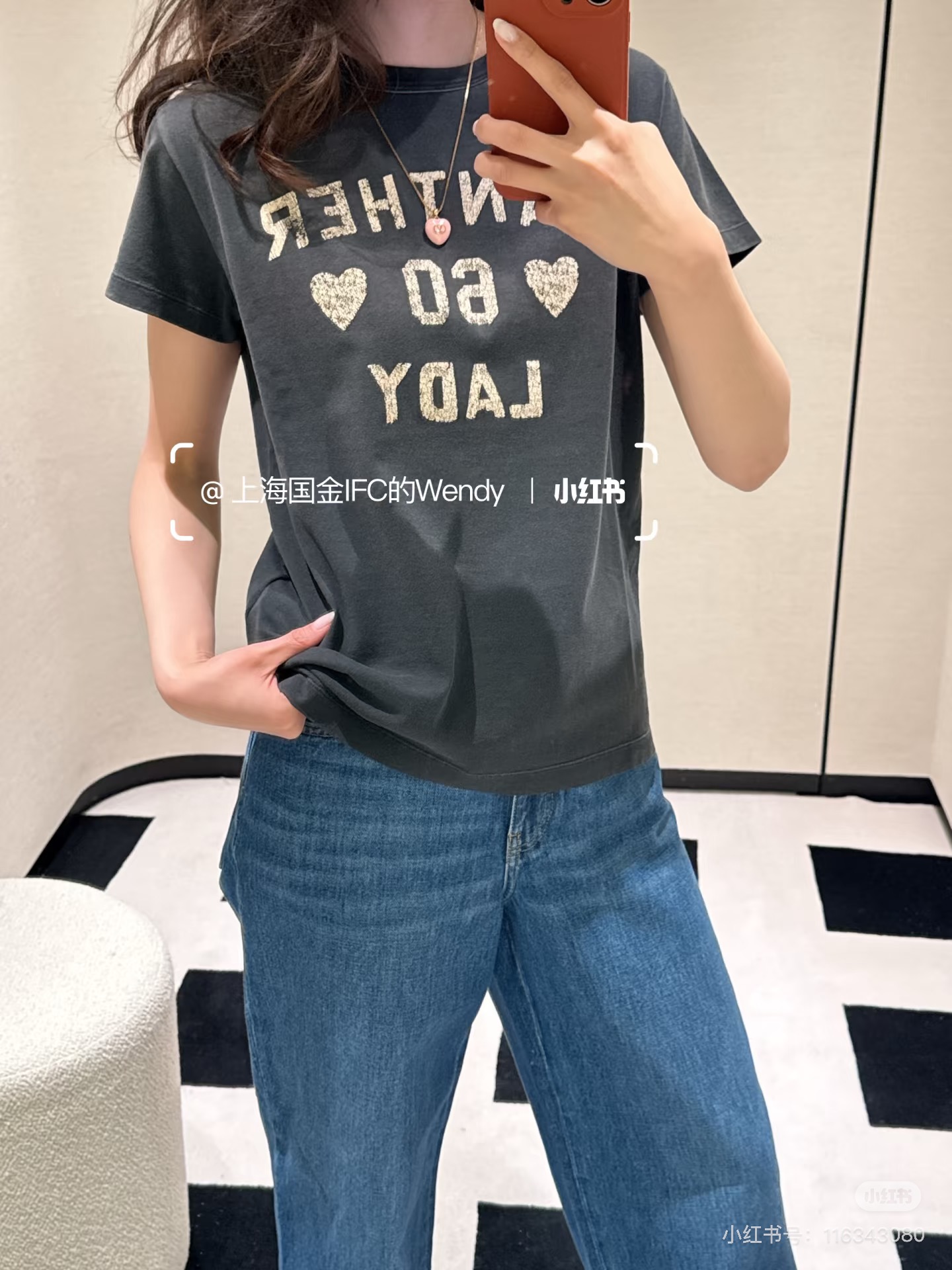 NO:760480,*26 New style short sleeves with contrasting letters. Made of imported virgin cotton. The upper body is versatile and easy to wear!  Exclusively customized imported yb raw cotton material, the shoulder H-shaped upper body is invincible and slimming ~ the contrasting letter logo design on the chest, front and back highlights the brand's high-end temperament, the vibrant summer color matching upper body is not obtrusive and super white ~ 1:1 awesome version, the latest item in early spring, look for the exclusive high version code number S M L,, T-shirt,19860909*26新款撞色字母短袖 进口原生全棉材质,上身百搭不挑人！独家定制进口yb原生全棉材质,正肩H版型上身无敌显瘦～胸前后背做撞色字母徽标设计,彰显品牌高级气质,活力满满的夏季配色上身不突兀超显白～1:1超赞版型,早春最新单品,认准独家高版本 码数S M L,,T-shirt,,Women's clothing