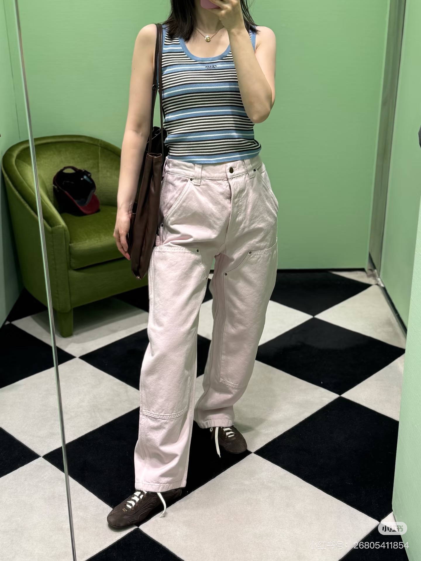 NO:760475,Pra*a26Ss new spring and summer denim overalls丨exclusively developed by yb!  High quality production!  It is very tough and wide, and has a completely different texture from our traditional fabrics. You need to test the color after washing, wash and stir-fry the color repeatedly, test the effect and color, the stiffness of the fabric, and the buttons are also old and distressed. The leather part is genuine cowhide, and the distressed effect shows that each piece has a different effect, and the texture is unique. The details are all in place and the workmanship is perfect. Ready for sale S/M/L, prada, cowhide,19860909Pra*a26Ss春夏新款 牛仔工装裤丨独家yb开发！高版出品！很有韧性挺阔,跟我们传统面料是完全不同质感,洗水一样需要试色,反反复复洗水炒色,试效果试颜色,面料的硬挺度,纽扣也是旧旧的做旧效果.皮质部分为真牛皮,做旧效果呈现每块效果都不同,且纹路都是独一无二的.细节全面到位完美做工品质.现货发售 S/M/L,,prada,cowhide,,Women's clothing