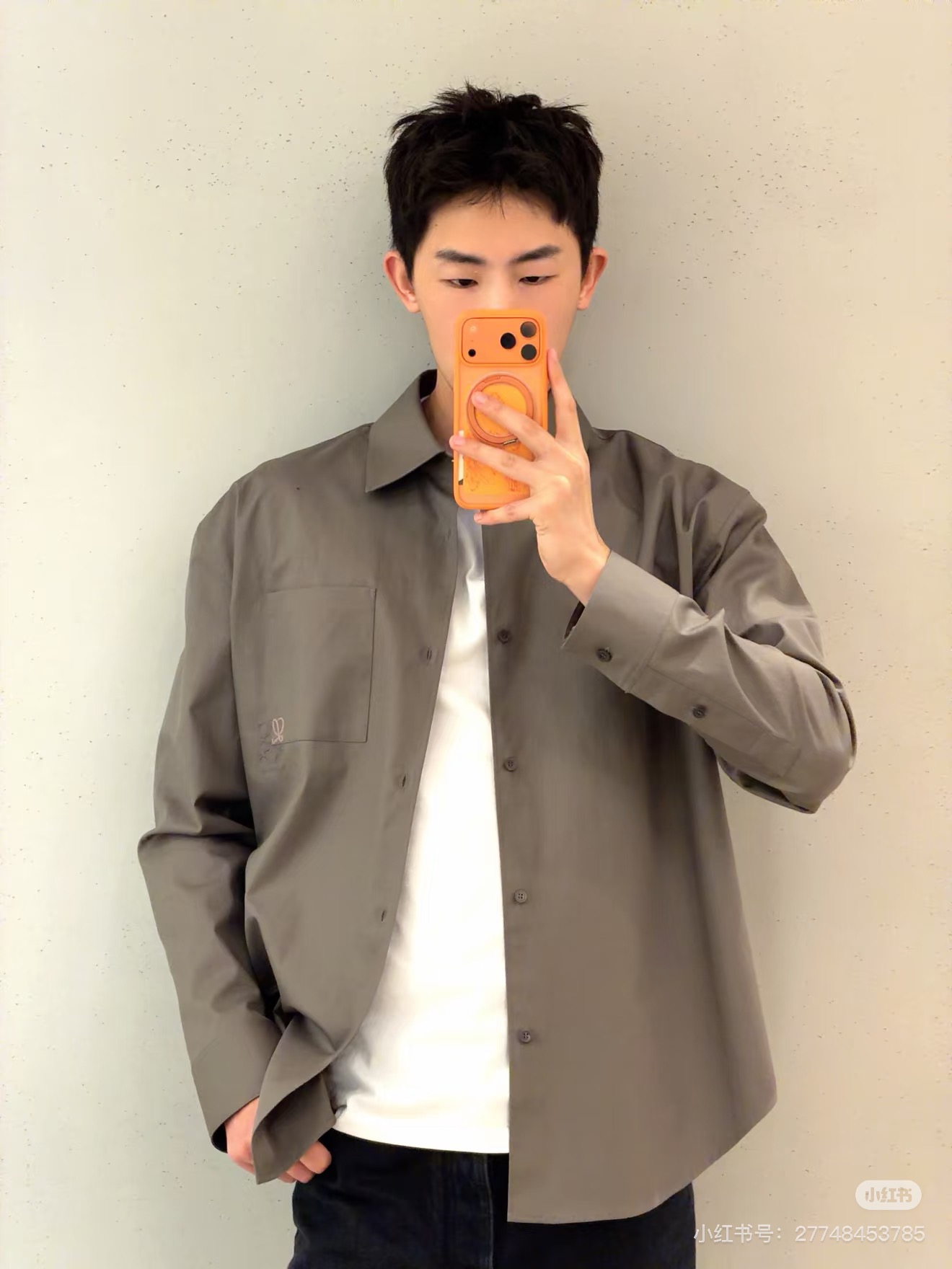 NO:762536,*26new contrasting logo embroidered lapel shirt with pink and green logo embroidered pattern on the chest. It is high-end and exquisite and is too eye-friendly. The fan-shaped loose version at the hem is very tolerant to the body ~ Exclusively customized imported yb cotton material, logo embroidered pattern on the chest, three-dimensional cut loose version design, easy and stress-free for men and women to wear the same style!  Take care of the little details!  It’s a very good style to wear alone or outside. 1:1 awesome version. The latest item in early spring. Look for the exclusive high version. SML,, shirts,19860909*26new撞色徽标刺绣翻领衬衫胸前粉绿配色logo刺绣图案点缀,高级又精致对眼睛太友好了,下摆扇形宽松版型,对身材包容度超赞～ 独家定制进口yb棉材质,胸前徽标logo刺绣图案,立体剪裁宽松版型设计,男女同款轻松无压力！小细节拿捏住啦！单穿外搭都是非常不错的款式1:1超赞版型 早春最新单品 认准独家高版本 SML,,shirts,,Women's clothing