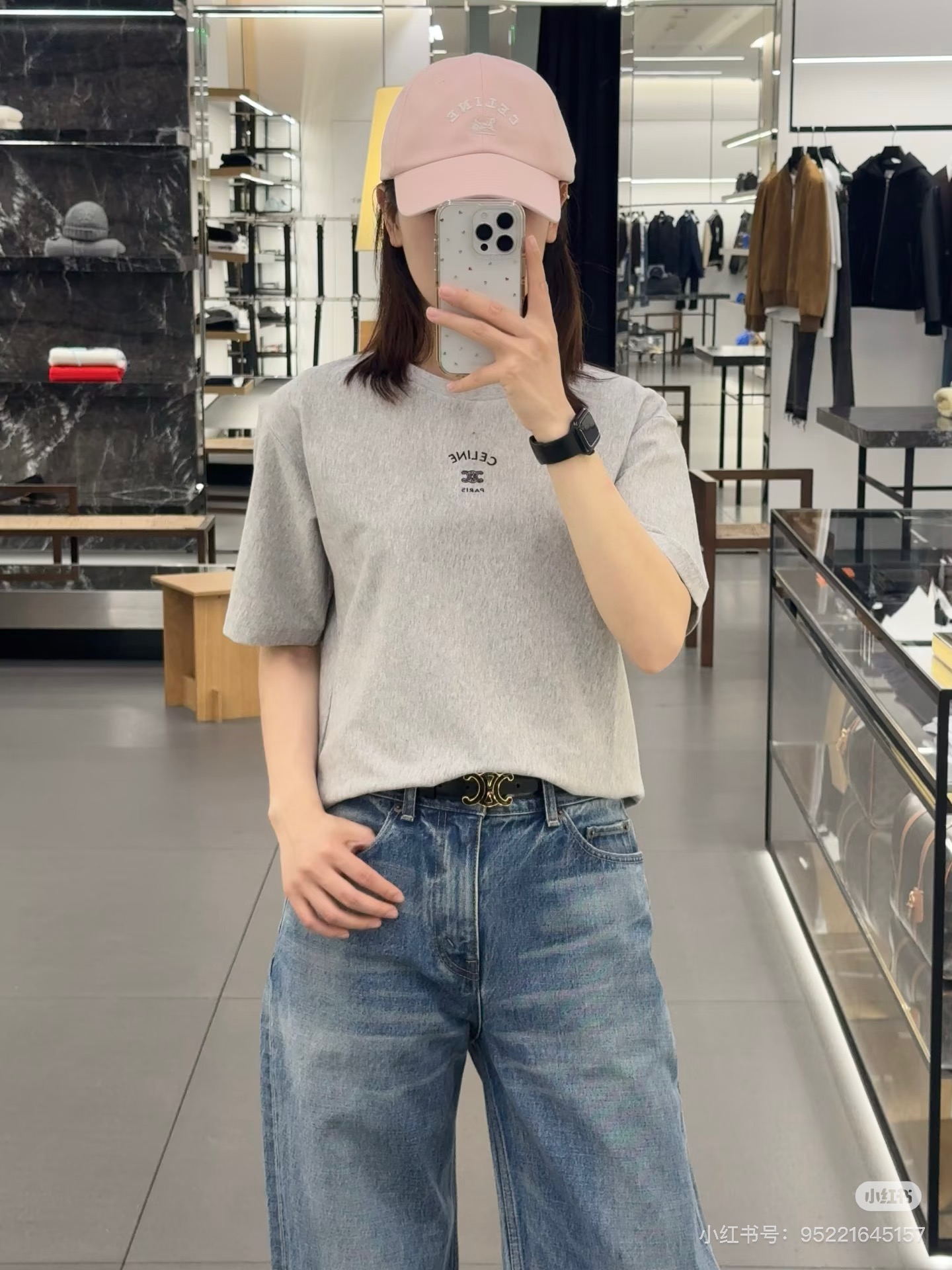 NO:790490,Celin* 26sS early spring new style Arc de Triomphe embroidered stretch short-sleeved T-shirt丨originally developed!  High quality production!  High-elastic pure cotton fabric, close to the body but not tight; soft but not slumped, can be worn alone or layered in early spring to create neat lines; round neck short sleeves + exquisite Arc de Triomphe embroidery on the chest, details that highlight the brand control; slim and slightly elastic version, hiding the flesh and outlining the sense of slenderness; minimalist texture blends into daily relaxation, black and white two-color suitable for all styles. Ready for sale S/M/L,,celine,T-shirt,tees,t-shirt,19860909Celin* 26sS早春新款 凯旋门刺绣弹力短袖T恤丨原版开发！高版出品！高弹纯棉面料,贴身不紧绷；软而不塌,早春单穿/叠穿都能衬出利落线条；圆领短袖+胸口精致凯旋门刺绣,细节戳中品牌控；修身微弹版型,藏肉又能勾勒纤细感；极简质感揉进日常松弛感,黑白双色适配所有风格.现货发售S/M/L,,celine,T-shirt,tees，t-shirt,,Women's clothing