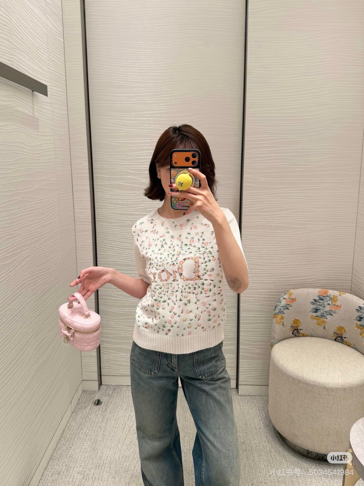 NO:791123,Dio* 26ss new early spring cashmere floral embroidered short-sleeved sweater | Exclusively developed by yb!  Top quality production!  Selected cashmere, soft and skin-friendly like clouds, embellished with floral embroidery, presents the romance and tenderness of spring. The simple version has a high-end texture, which is easy to handle for daily commuting and leisure occasions. SML,, dior, T-shirt,19860909Dio* 26ss早春新款 山羊绒碎花刺绣短袖针织衫丨独家yb开发！顶级高版出品！甄选山羊绒,软糯亲肤如云朵,满幅碎花刺绣点缀其间,将春日浪漫温柔呈现,简约版型自带高级质感,日常通勤与休闲场合都好驾驭.SML,,dior,T-shirt,,Women's clothing