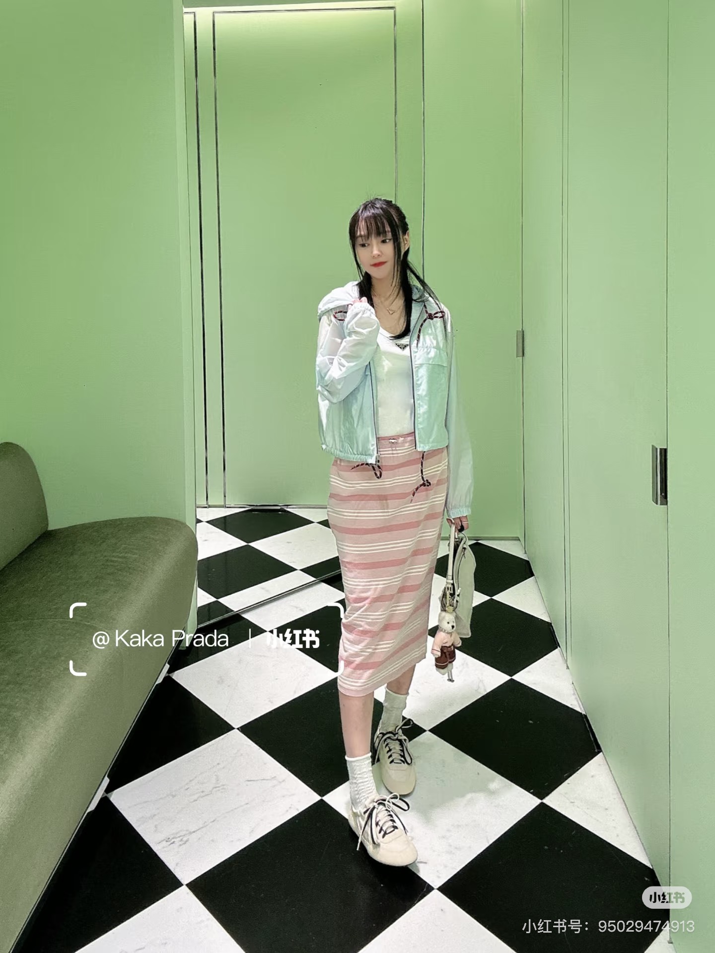 NO:796098,(Skirt) Prad*26new piqué cotton striped skirt with letter triangle logo. The lapel polo style upper body modifies the shoulder and neck lines. The texture is great!  Exclusively customized with yb imported cotton material, the dressing style is changeable ~ daily matching with various bottoms, easy and stress-free!  It is a very good combination to wear alone or layered. ootd 1:1 awesome version, the latest summer item, look for the exclusive high version. In stock SML, prada, skirts,19860909（裙子）Prad*26new 字母三角标珠地棉条纹半身裙 翻领polo版型上身修饰肩颈线条,质感超赞！独家定制yb进口棉材质,穿搭风格多变～日常搭配各种下装,轻松无压力！单穿叠搭都是非常不错的搭配ootd 1:1超赞版型,夏季最新单品,认准独家高版本 现货 SML,,prada,skirts,,Women's clothing