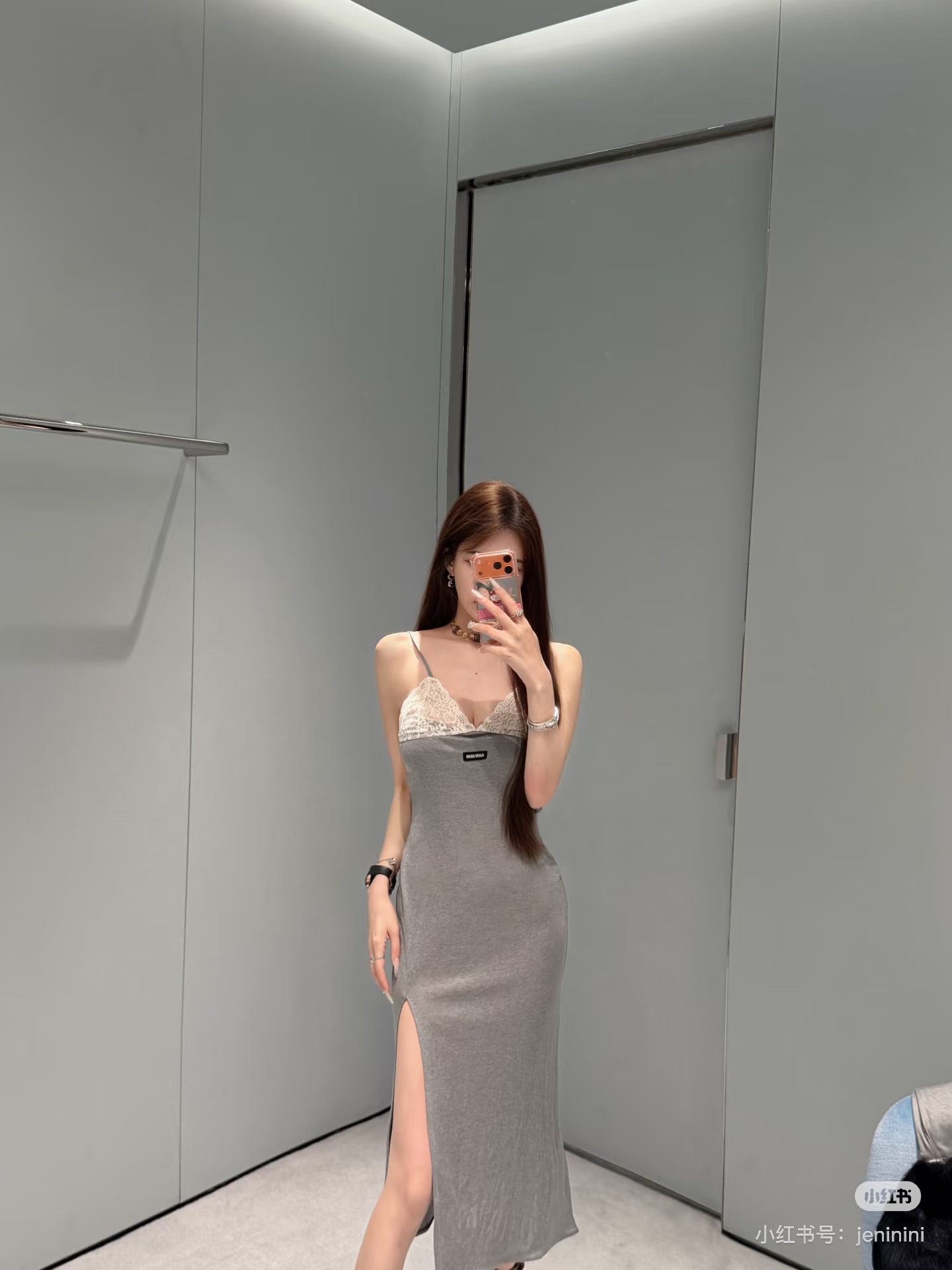 NO:798695,Miu Miu26 new style gray mini suspender skirt, soft and skin-friendly fabric, super comfortable to wear! The logo embroidery on the chest is low-key and recognizable, the large V-neck modifies the neck line, and the suspender design is simple and elegant. The skirt length is suitable, and it is OK to wear alone or layered with a coat. The gray is versatile and a must-have for layering! It can be easily controlled for daily leisure and light sports, fashionable and practical, ready for sale S/M/L,, miumiu, skirts, jackets & coats,19860909Miu Miu26新款灰色小吊带裙,柔软亲肤面料,穿着超舒适!胸前Logo刺绣低调有辨识度,大V领修饰颈部线条,吊带设计简约大方.裙长适合,单穿或叠搭外套都很OK,灰色百搭,叠穿必备!日常休闲,轻运动都能轻松驾驭,时尚又实用现货发售S/M/L,,miumiu,skirts,jackets & coats,,Women's clothing