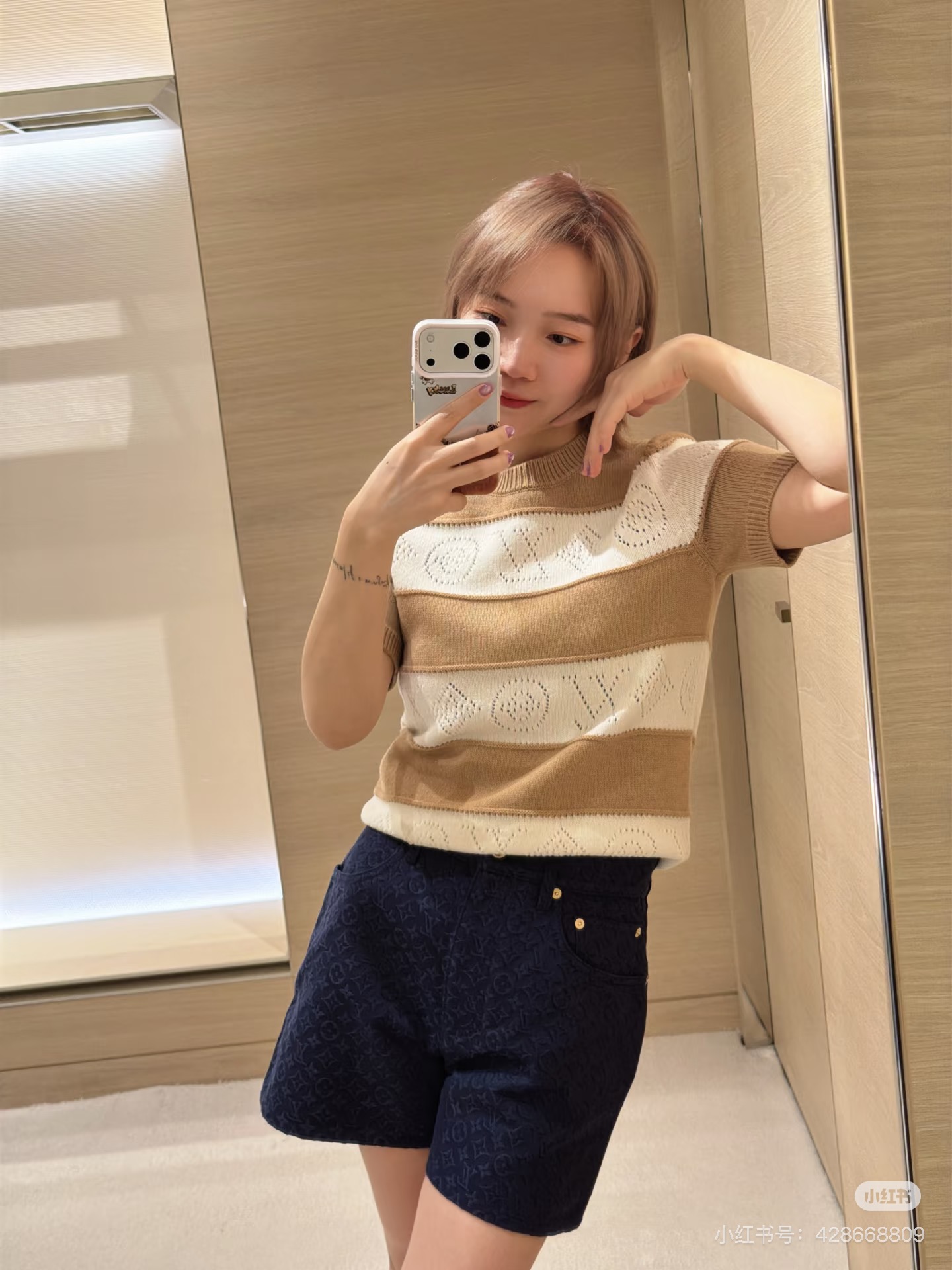 루이비통 26SS 여성 반팔 126420 Louis Vuitton T Shirt 썸네일 이미지