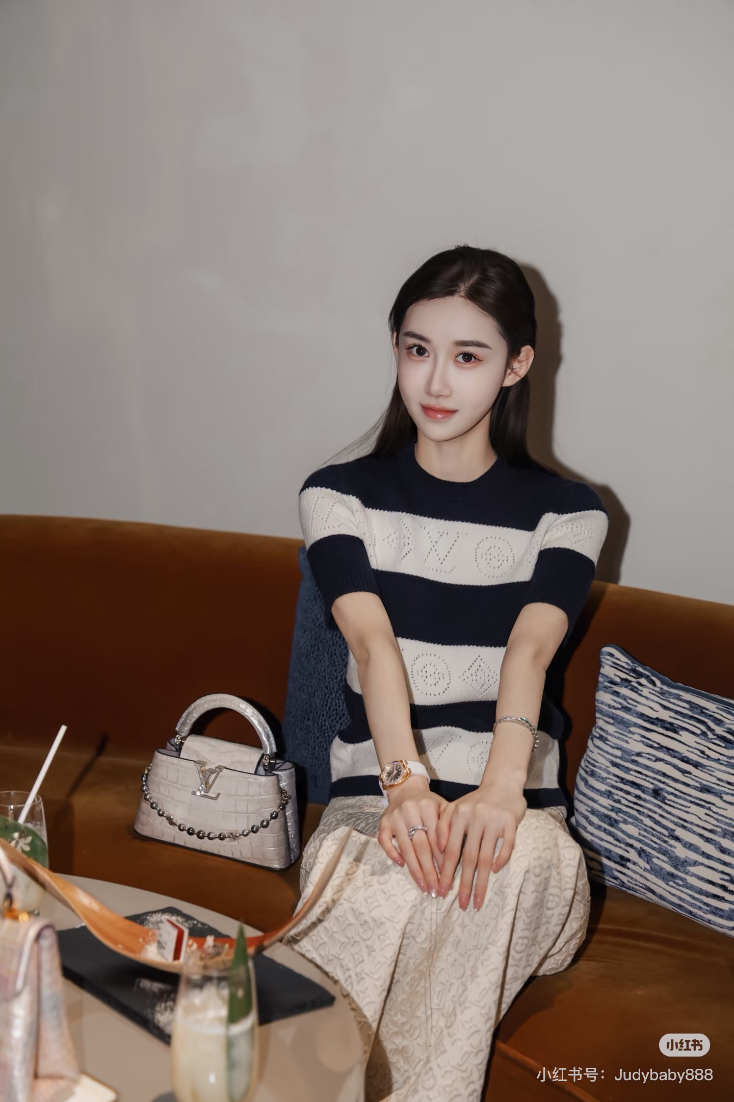 루이비통 26SS 여성 반팔 126419 Louis Vuitton T Shirt 썸네일 이미지