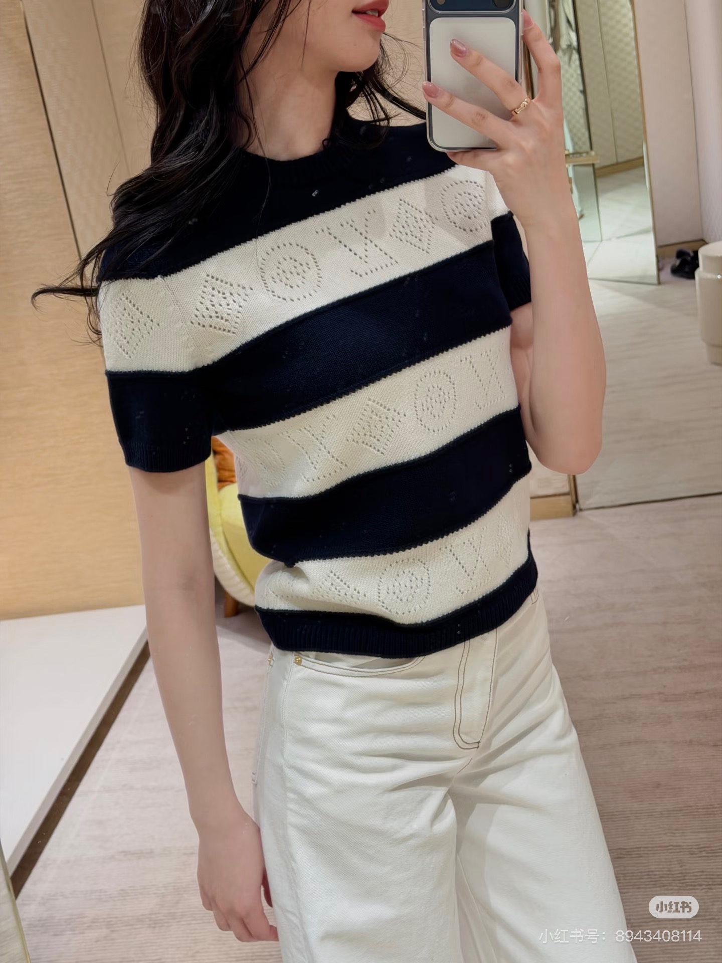 루이비통 26SS 여성 반팔 126419 Louis Vuitton T Shirt 썸네일 이미지