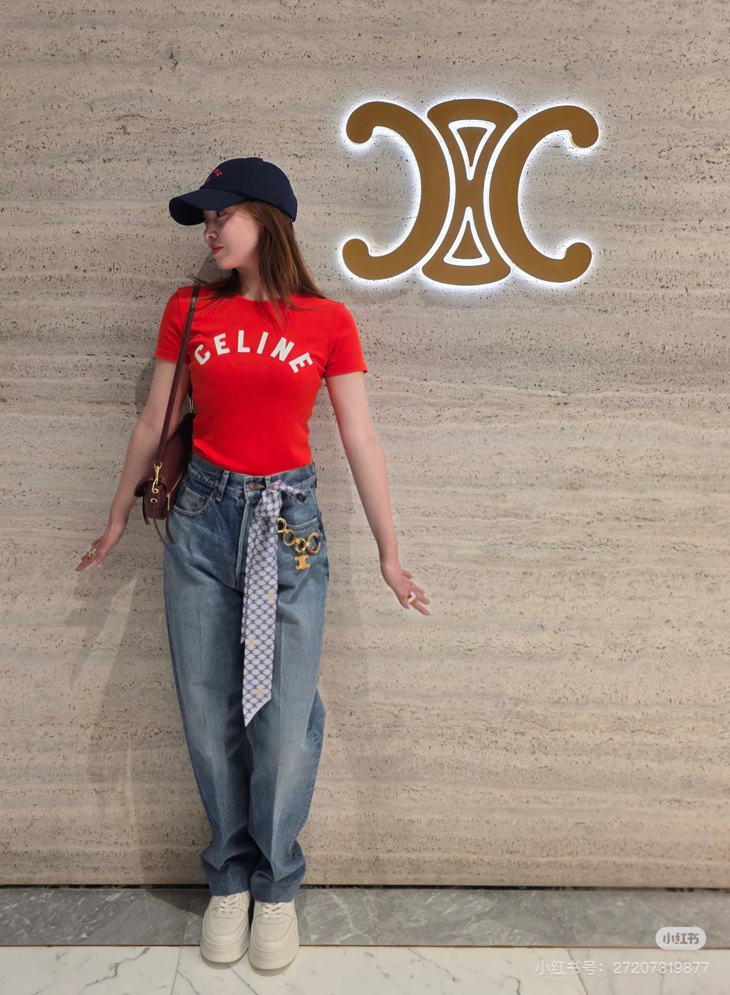 NO:800073,*26 Printed stretch short-sleeved T-shirt wraps the body in an elastic fit but is not tight. The logo on the chest is the soul ~ The clean and simple style is classic and timeless!  Exclusively customized and imported yb cotton material, the classic round neck just modifies the neckline, so you can wear it casually without any pressure!  The slim fit fits the body shape but does not tighten the flesh. It quietly narrows the waist and abdomen lines and hides the 'thinness' in the slack. 1:1 awesome fit. The latest item in early autumn. Look for the exclusive high version. In stock SML, T-shirt, tees, t-shirt,19860909*26印花弹力短袖T恤包裹弹力版型裹身却不紧绷,胸前logo是灵魂～干净简洁的款式经典不过时！ 独家定制进口yb棉材质,经典圆领刚好修饰颈线,不挑人随便穿搭无压力！修身版型贴合身形,却不勒肉,悄悄收窄腰腹线条,把“显瘦”藏在松弛里1:1超赞版型,早秋最新单品,认准独家高版本 现货 SML,,T-shirt,tees，t-shirt,,Women's clothing
