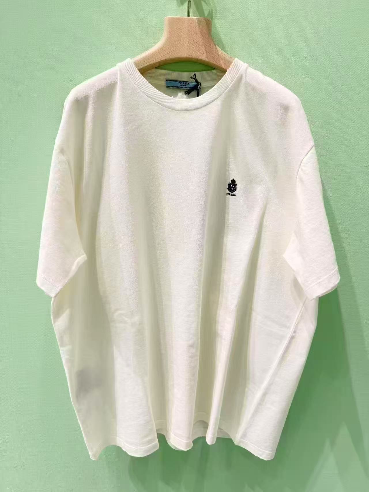 프라다 여성 로고 자수 오버핏 코튼 반팔 티셔츠 레플리카 45244 Prada Women T Shirt