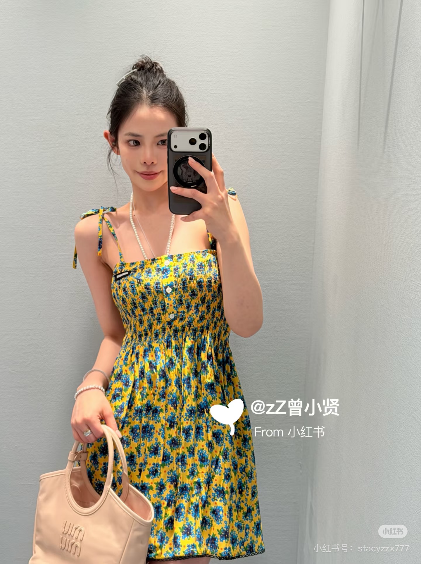 NO:801545,Miu* 26Ss new spring and summer sunflower yellow floral suspender silk dress丨Exclusively developed by yb!  Top quality production!  The vibrant sunflower yellow background is paired with retro blue daisy florals, which are bright and white; the straps and square collar cut reveal the delicate collarbone, which is sweet and slimming; the elastic waistband on the chest naturally highlights the waistline, and the micro-A skirt is elegant and flexible, giving it a sense of atmosphere when walking. Ready for sale S/M/L,, miumiu, skirts, real silk,19860909Miu* 26Ss春夏新款 向日葵黄碎花吊带真丝连衣裙丨独家yb开发！顶级高版出品！元气向日葵黄底色,搭配复古蓝调小雏菊碎花,明媚又显白；系带吊带+方领剪裁,露出精致锁骨,甜美又显瘦；胸前弹力打揽收腰,自然凸显腰线,微A裙摆飘逸灵动,走路自带氛围感.现货发售S/M/L,,miumiu,skirts,real silk,,Women's clothing