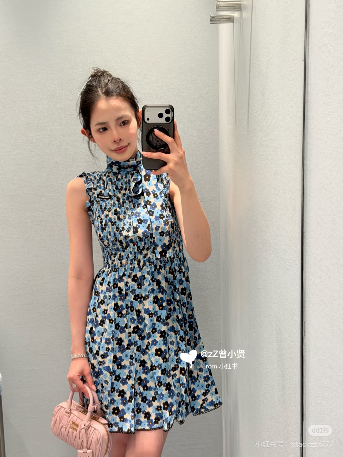 NO:801551,*26new heavyweight mulberry silk floral ribbon vest dress with customized floral elements and sleeveless version of the vest, the upper body is full of pure lustful atmosphere!  The rounded design of the upper body is super friendly to the figure, and the contrasting wavy lace on the hem has an eye-catching effect. It is made of imported yb mulberry silk and is made of exclusive custom-made, no need to over-ironing to create an elegant drape!  The detachable ribbon element on the neckline can be switched to different ootd!  The black label logo lettering pattern on the chest highlights the brand's unique positioning!  A must-have 1:1 style for vacation and leisure. The latest summer items. Look for exclusive high-end versions. SML,,skirts,19860909*26new重磅桑蚕丝碎花丝带背心裙定制碎花元素搭配背心无袖版型,上身纯欲风氛围感满满！上半身打揽设计对身材包容度超友好,下摆撞色波浪花边自带吸睛效果 独家定制进口yb桑蚕丝材质,无需过度熨烫自带飘逸垂感！领口可拆卸丝带元素,切换不同ootd！胸前黑标logo字母图案点缀,彰显品牌独特定位！度假休闲必备款1:1超赞版型 夏季最新单品 认准独家高版本 SML,,skirts,,Women's clothing