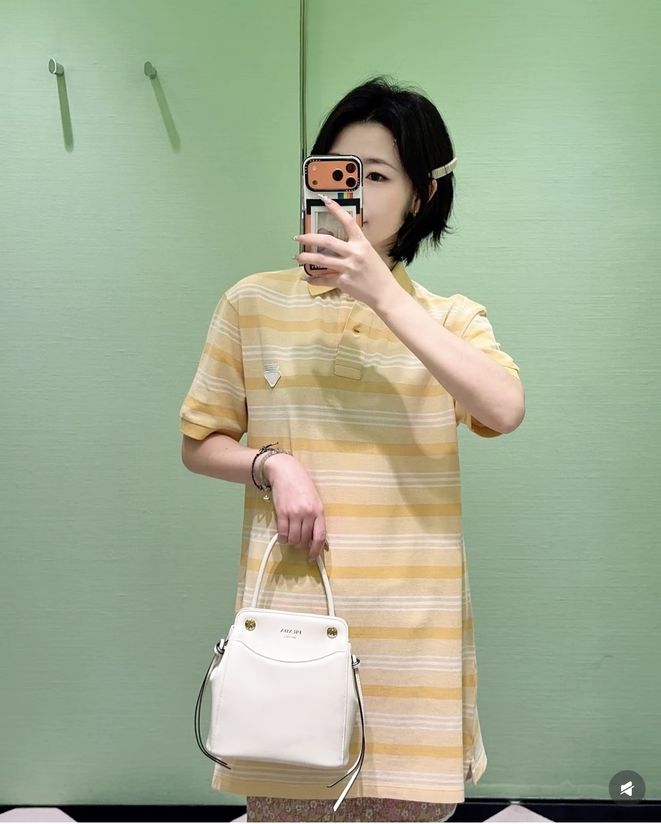 NO:802145,PRADA's new yellow and white striped Polo skirt is retro and fresh, classic Polo collar + loose fit, super friendly to the figure! The yellow and white stripes are retro and fresh, super eye-catching in summer. It looks great when worn alone or layered. The small triangle logo on the chest is low-key and recognizable, and can be easily used for commuting and vacation. It is full of French elegance. SML,, prada, skirts,19860909PRADA新款黄白条纹Polo裙复古又清新经典Polo领+宽松版型,对身材超友好!黄白条纹复古又清新,夏天穿超亮眼 单穿或叠穿都很出彩.胸前小三角Logo低调有辨识度,通勤,度假都能轻松驾驭,法式优雅感满满 SML,,prada,skirts,,Women's clothing