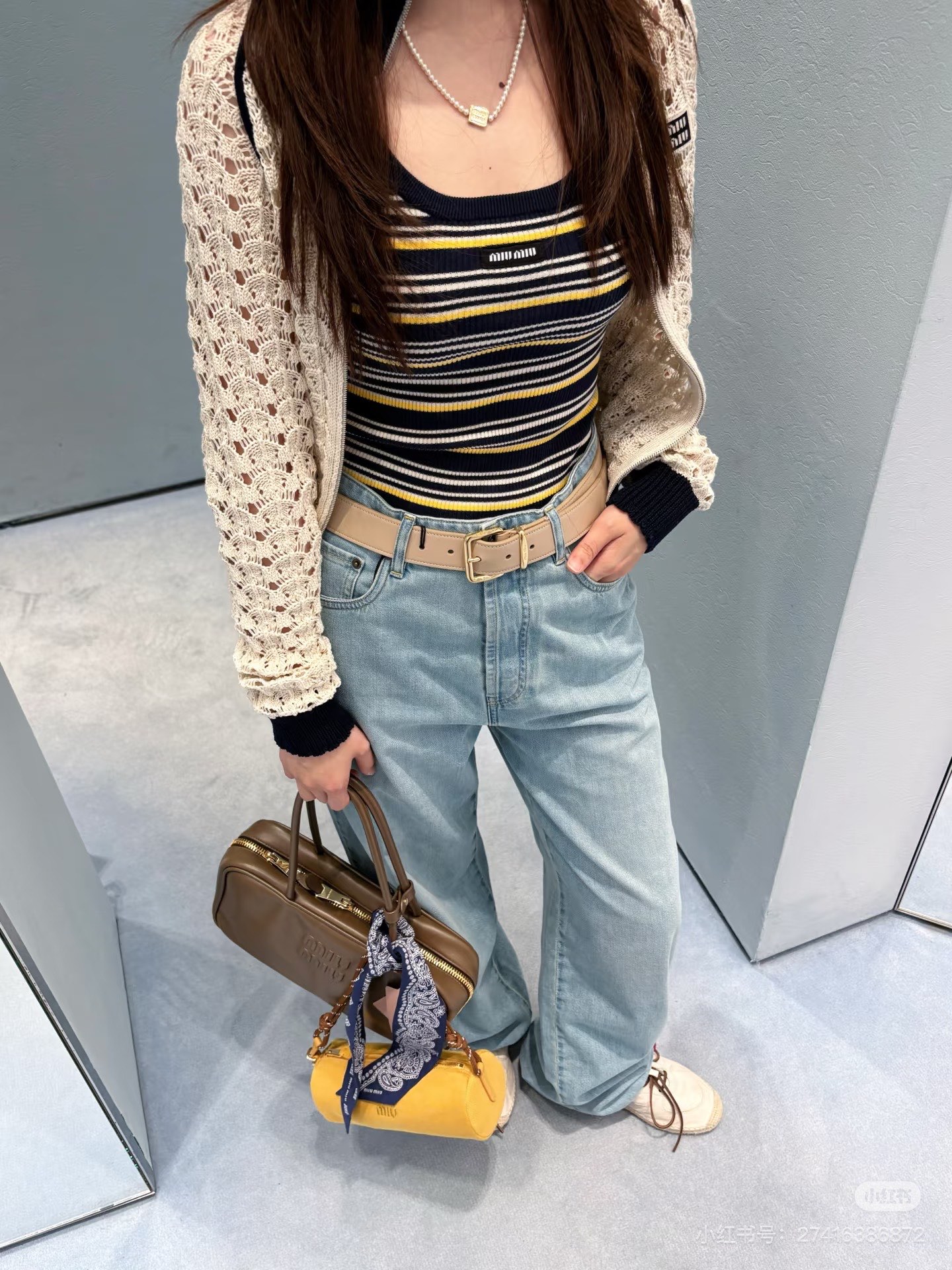 NO:806091,Miumiu's new cotton straight trousers. Made of blue denim cotton fabric. Brand logo embroidery on the back pocket. Button and zipper closure. Mid-rise straight version. Can be matched in series. It is recommended to buy blue L,,miumiu,19860909Miumiu 新品棉质直筒长裤 蓝色牛仔棉制作面料制作 后口袋饰品牌标识刺绣 纽扣拉链开合 中腰直筒版型 可系列搭配 推荐入手蓝色 L,,miumiu,,Women's clothing
