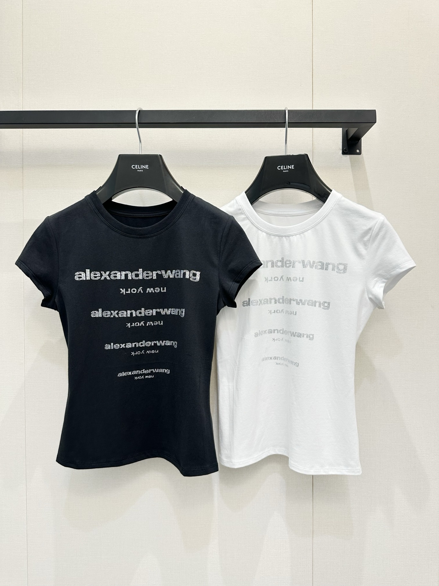 NO:834270,* New hot diamond T-shirt. White cotton jersey fabric. Hot diamond brand logo pattern on the chest. Round neck. Ribbed cuffs and hem. Fitted stretch fit. Recommended to buy black, white s m L,, tees, t-shirt,19860909* 新品烫钻T恤 白色棉质平纹针织面料 胸口饰烫钻品牌标识图案 圆领领口 罗纹袖口和下摆合身弹力版型 推荐入手黑色 白色s m L,,tees，t-shirt,,Women's clothing