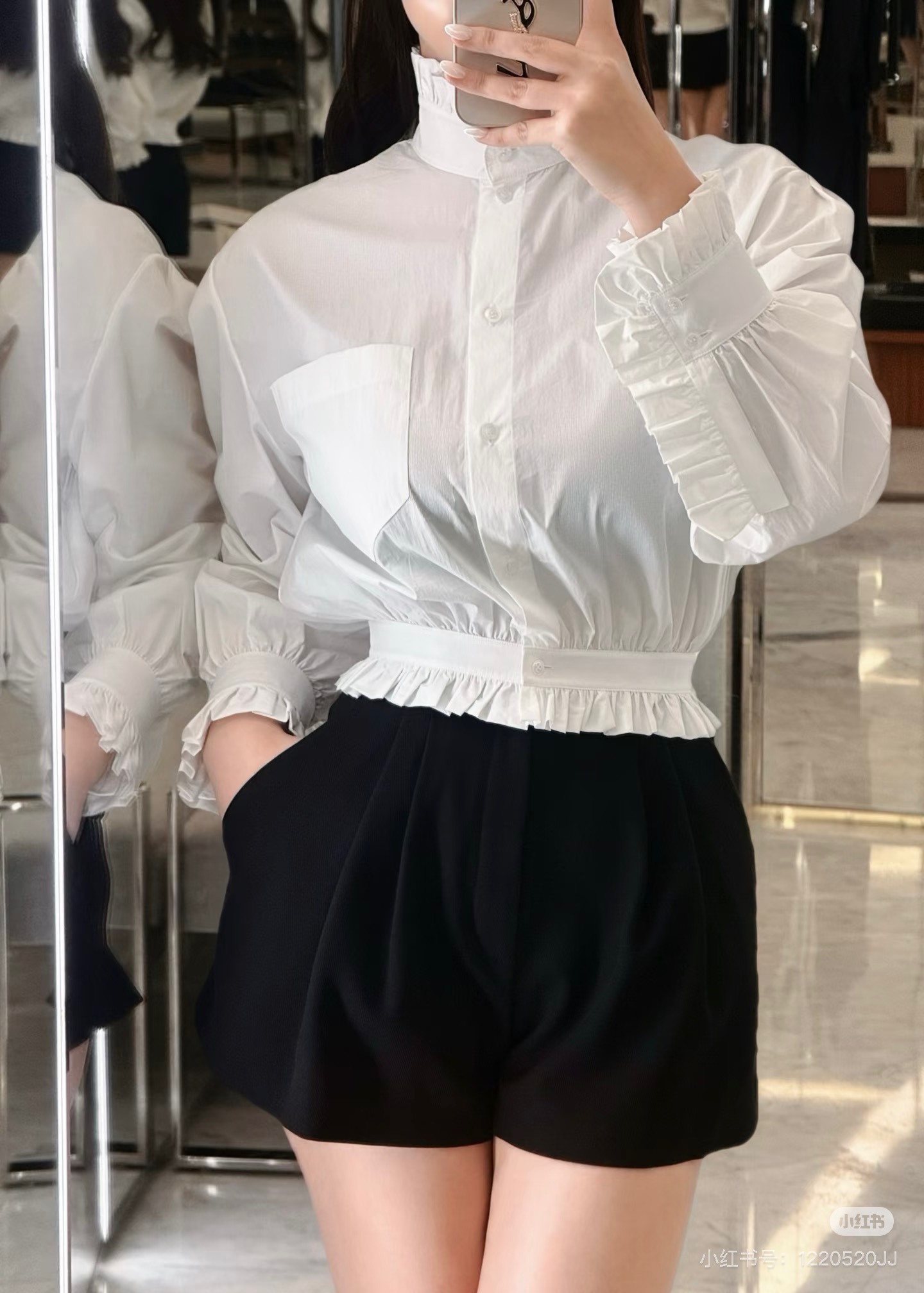 NO:909664,SaintLauren* This white shirt has a French light commuting style, with a lace stand-up collar and a short cut. It is elegant and retro. It is made of light and breathable fabric and is not prone to yellowing. It is perfect for spring and summer!  The cuffs and hem are lace designed with perfect details, and the small chest pocket is practical and beautiful. Paired with a high-waisted skirt or jeans, it can easily elongate the body proportions. It can be worn for commuting, dating, and daily life. It is simple and exquisite, and has a French relaxed feel. GetＳＭＬ.,,saint laurent,skirts,jeans,shirts,19860909SaintLauren* 这款白衬衫是法式轻通勤风,花边立领+短款剪裁,优雅又复古.轻薄透气面料,不易发黄,春夏穿超合适！袖口和下摆花边设计,细节满分,胸前小口袋实用又美观.搭配高腰裙或牛仔裤,轻松拉长身材比例,通勤、约会、日常都能穿,简约精致,法式松弛感getＳＭＬ .,,saint laurent,skirts,jeans,shirts,,Women's clothing