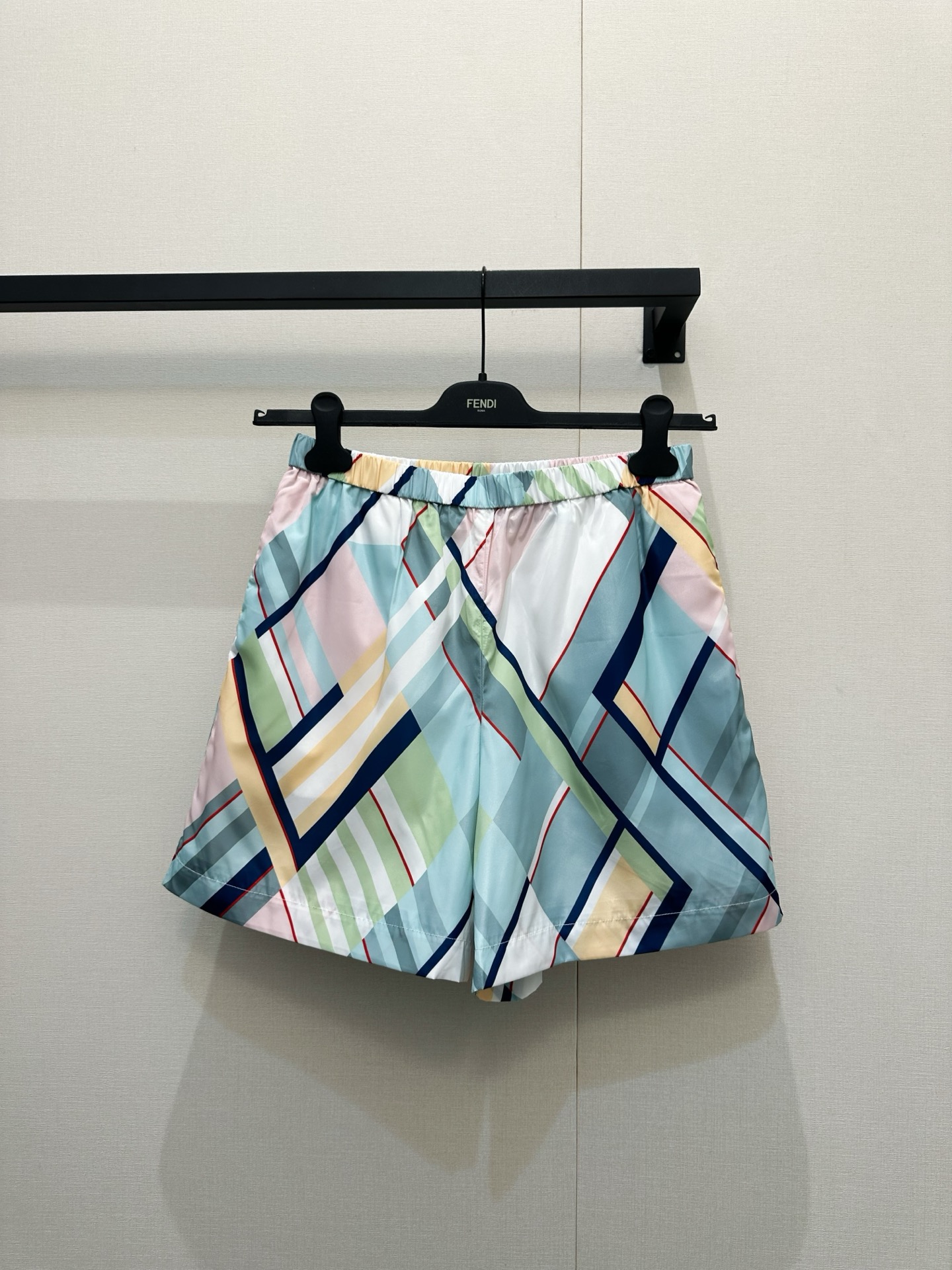 NO:863088,*26new Irregular geometric print short style design is super recognizable, macaron color is fresh and fashionable, light fabric, comfortable and breathable to wear, a must-have for spring and summer!  Exclusively customized imported yb nylon material, elastic waist wide-leg shorts style design, suitable for a variety of body types, can be easily controlled for daily outings, shopping, and travel!  Easily get a fashionable look, practical and eye-catching, it is the highlight of spring and summer wear!  1:1 awesome version, the latest spring and summer items, look out for the exclusive high version SML,, shorts,19860909*26new不规则几何印花短款设计超有辨识度,马卡龙色系清新又时髦轻薄面料,穿着舒适透气,春夏必备！ 独家定制进口yb尼龙材质,松紧腰阔腿短裤版型设计,适合多种身材,日常出街、逛街、出游都能轻松驾驭！轻松get时尚造型,实用又吸睛,是春夏穿搭亮点单品！1:1超赞版型,春夏最新单品,认准独家高版本 SML,,shorts,,Women's clothing