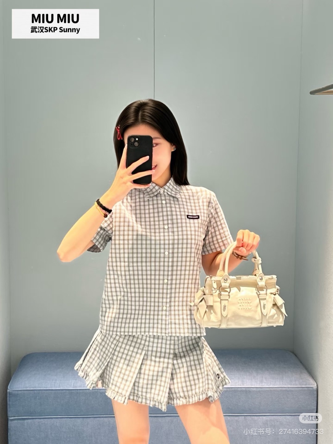 NO:884583,*26new Light green contrasting plaid skirt The upper body has a refreshing academic feel. The loose version can be worn open. It can be easily layered with any shape to reveal a little inner wear to add a sense of layering~ It will not look monotonous. The light-colored upper body has a summery feel, and it is very photogenic!  Exclusively customized imported yb cotton material, the skirt is embellished with classic brand letters, which is the 'refreshing base' of the entire look. It has a high degree of adaptability, and the upper body has a college feel!  It looks great with any combination ~ 1:1 awesome version, the latest spring and summer items, look for the exclusive high version SML,,skirts,19860909*26new浅绿撞色格纹半裙 上身自带清爽学院感,宽松版型可以敞开穿,叠搭任意造型简单露出一点内搭增加层次感～不会显得单调,浅色上身自带夏日感,拍照很出片！独家定制进口yb棉材质,裙摆经典品牌字母刺绣点缀,是整个造型的“清爽基底”适配度超高,上身自带学院感！随意搭配都超好看～1:1超赞版型,春夏最新单品,认准独家高版本 SML,,skirts,,Women's clothing