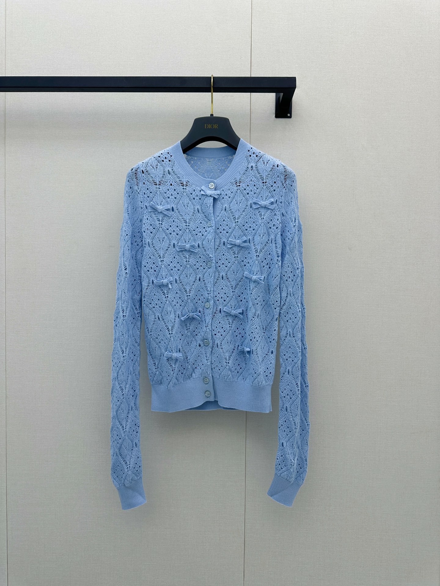 NO:887466,*26new bow-knot hollow knitted cardigan with rhombus hollow + three-dimensional bow design. The round-neck cardigan style is full of French romantic atmosphere. It is slim, light and breathable, and is super comfortable to wear in spring and summer!  Exclusively customized imported yb cotton material, all-over bow details are exquisite, and the hollowing process enhances the sense of hierarchy. It is very elegant and sweet when paired with jeans or skirts ~ It can be easily used in daily life or light formal occasions. It is one of the classic design representatives of the D family. 1:1 awesome version, the latest item for spring and summer, look for the exclusive high version. Ready in stock SML, dior, skirts, jeans,19860909*26new蝴蝶结镂空针织开衫菱格镂空+立体蝴蝶结设计,法式浪漫氛围感满满圆领开衫版型,显瘦又轻盈透气,春夏穿超舒服！独家定制进口yb棉材质,通体蝴蝶结细节精致,镂空工艺提升层次感,搭牛仔裤或半裙都很优雅甜美～日常或轻正式场合都能轻松驾驭,是D家经典设计代表之一 1:1超赞版型,春夏最新单品,认准独家高版本 现货 SML,,dior,skirts,jeans,,Women's clothing