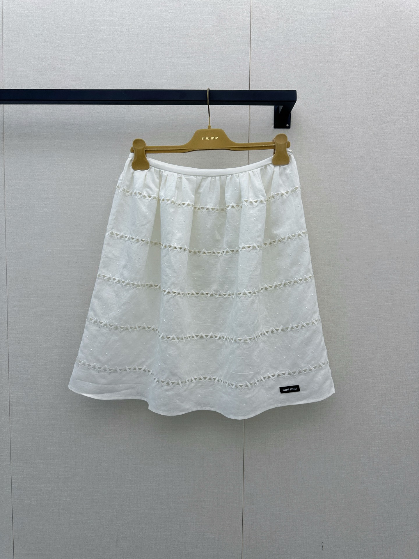 NO:893349,*26new triangular hollow skirt is made of light cotton fabric, breathable and comfortable, perfect for spring and summer!  Exclusively customized imported YB cotton material, A-line tailoring to optimize body proportions, and the fresh and healing atmosphere is completely perfect!  It can be easily used for daily outings, dates, and vacations. It is playful and gentle, and it directly fills the atmosphere!  1:1 awesome version, latest spring and summer items, look out for exclusive high version SML,,skirts,19860909*26new三角形镂空半裙轻薄棉质面料,透气舒适,春夏穿超合适！独家定制进口yb棉材质,A字剪裁优化身材比例,清新治愈的氛围感完全拿捏！日常出街、约会、度假都能轻松驾驭,俏皮又温柔,氛围感直接拉满！1:1超赞版型,春夏最新单品,认准独家高版本 SML,,skirts,,Women's clothing