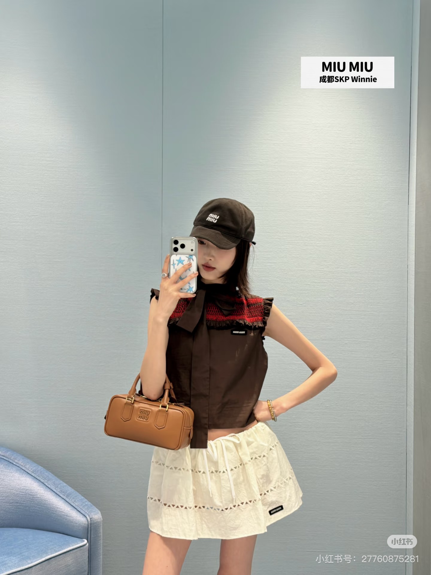 NO:930328,Miu retro brown｜Feifei sleeve shirt. The summer outfit formula for a rich girl. Who can resist the Miu Miu outfit with its own retro filter?  Chocolate brown contrasts with milky white, and the sweet but not greasy sense of college gold directly fills the sleeveless stand-up collar shirt, red embroidered earrings + large ribbon design. The short cut reveals the waistline, neat and slimming, and has a retro atmosphere. Daily wear alone / stacked small cardigans are suitable for SML,, miumiu, shirts,19860909Miu系复古棕｜飞飞袖衬衫 千金少女夏日穿搭公式谁能拒绝自带复古滤镜的Miu Miu整套搭配！巧克力棕撞奶白,甜而不腻的学院千金感直接拉满无袖立领衬衫,红刺绣木耳边+大飘带设计 短款剪裁露腰线,利落显瘦,复古氛围感一绝 日常单穿/叠小开衫都适配SML,,miumiu,shirts,,Women's clothing