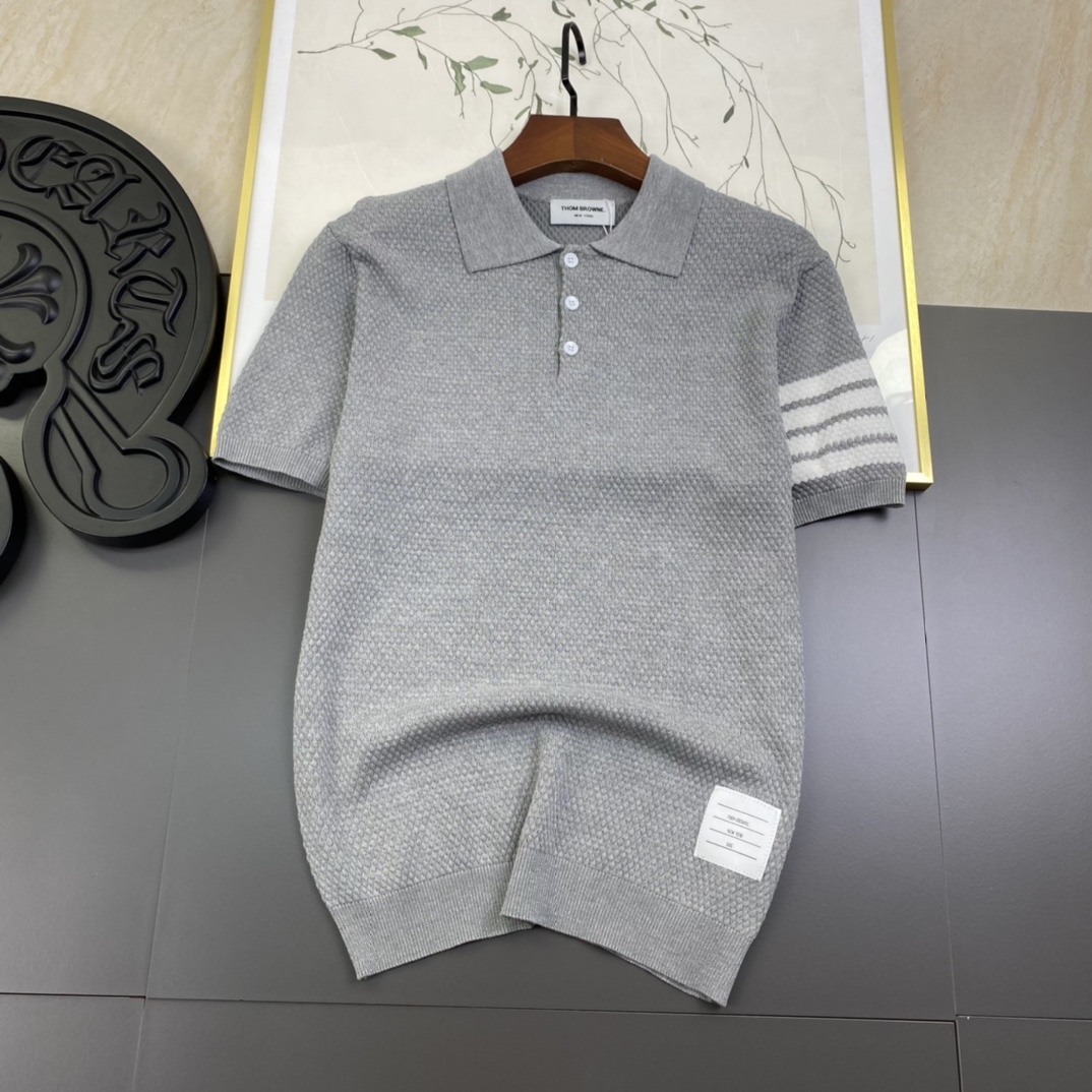 Fashionable Unisex Thom Browne Polo: 1980s Inspired Upgrade in Original Fabric - 图片 2