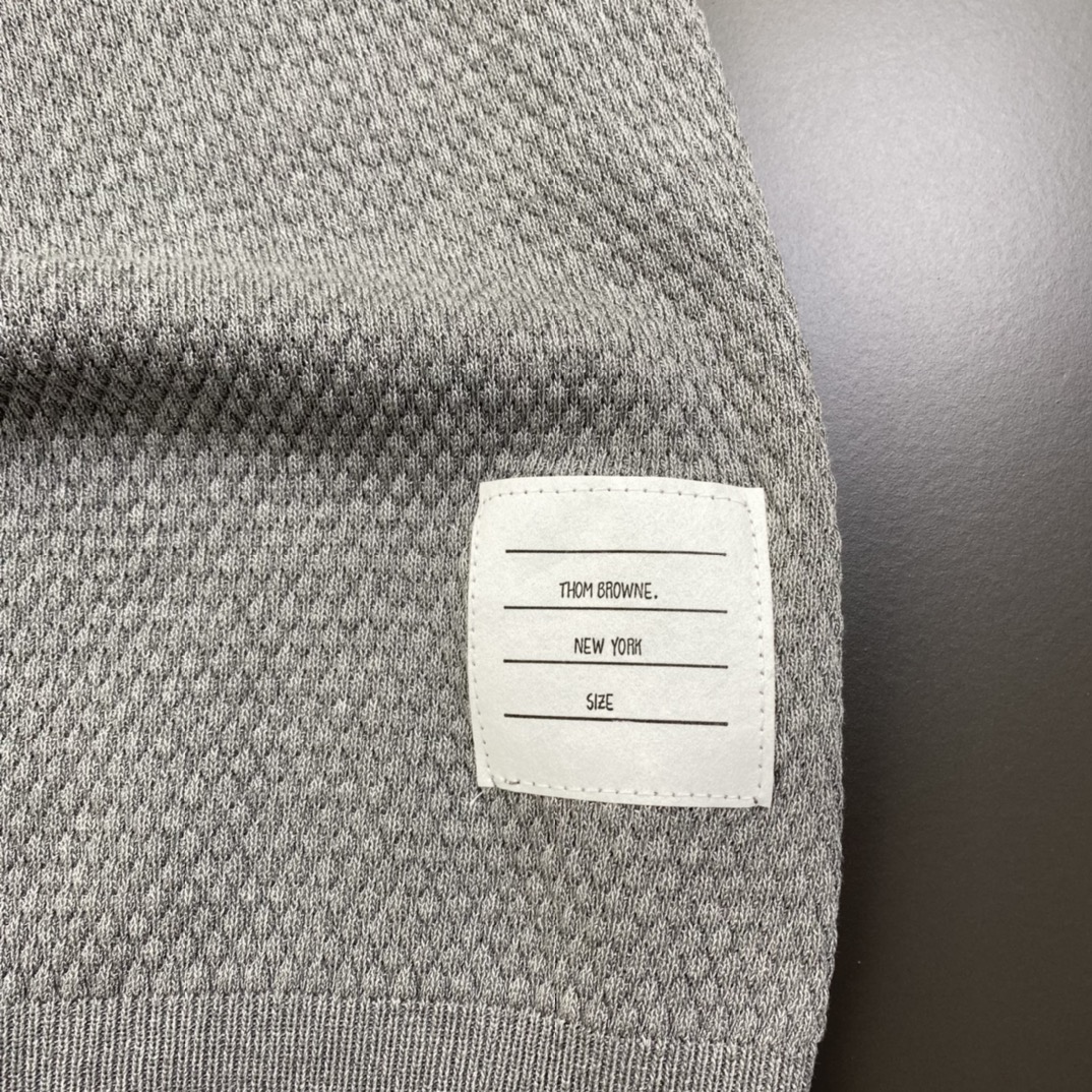 Fashionable Unisex Thom Browne Polo: 1980s Inspired Upgrade in Original Fabric - 图片 9