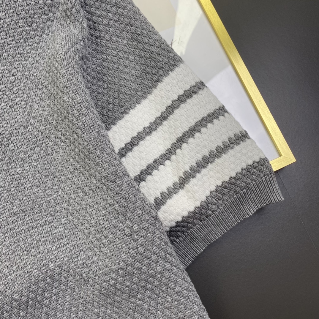 Fashionable Unisex Thom Browne Polo: 1980s Inspired Upgrade in Original Fabric - 图片 7