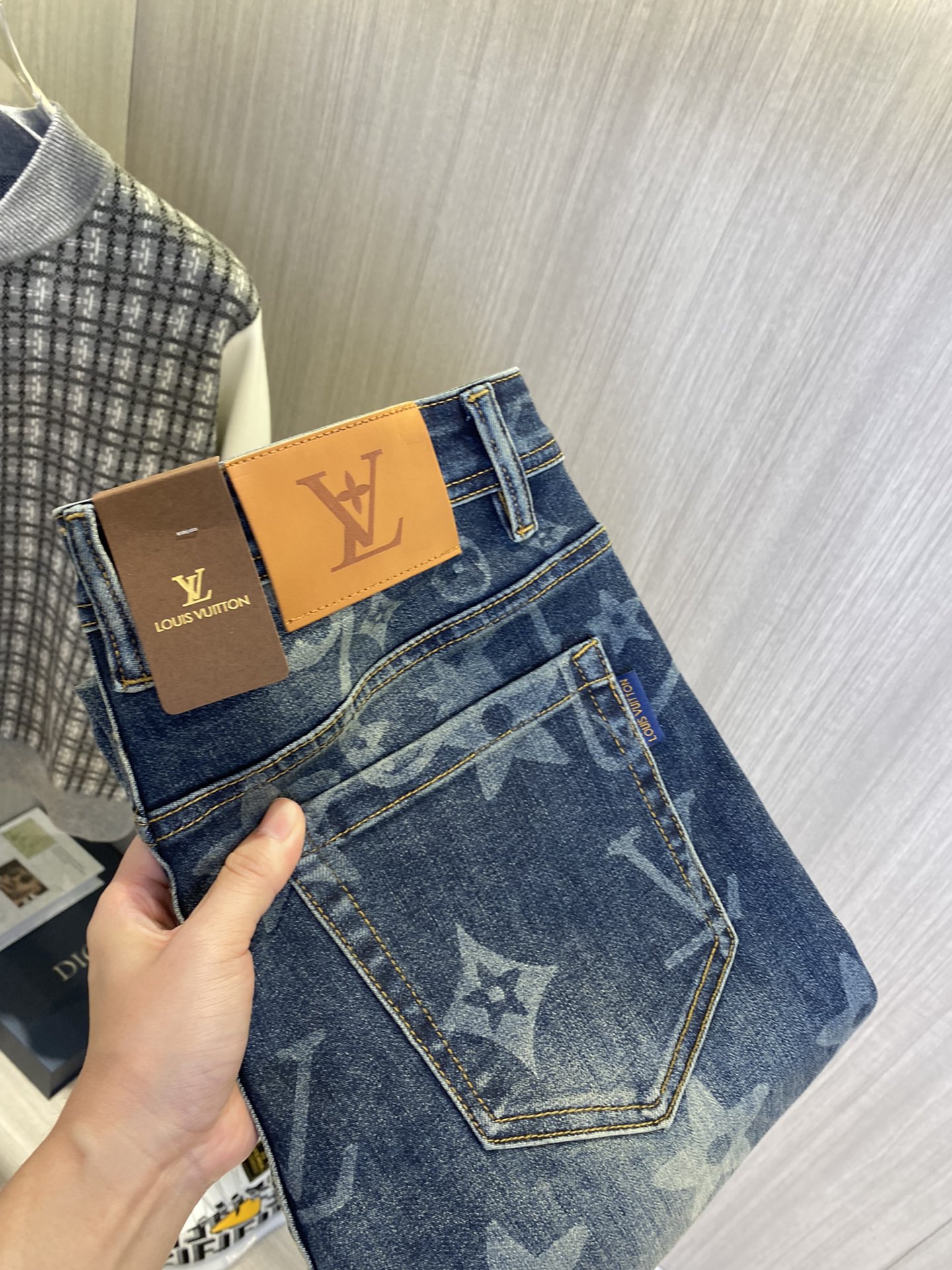 NO:918599,LV Louis Vuitton's 2026 new men's jeans are made of good elasticity. Exclusively available on the official website. Fashionable and elegant. Designed with heavy craftsmanship. Using original color yeast washing process. Selected imported heavyweight denim denim fabric. Equipped with counter hardware decoration. Genuine leather label. Exquisite stitching. Big brand style. Worth having. Size 28-38, shipped next day,,louis vuitton,louis vuitton,jeans,19860909LV路易威登 2026新品男士牛仔裤 面料弹性好.独家发售 官网同步 时尚优雅 重工艺设计.采用原色酵母水洗工艺 精选进口重磅丹宁牛仔面料 配专柜五金装饰 真皮皮牌 精致车线 大牌风范 值得拥有.码数28-38,隔天出货,,louis vuitton,louis vuitton,jeans,,Men's clothing
