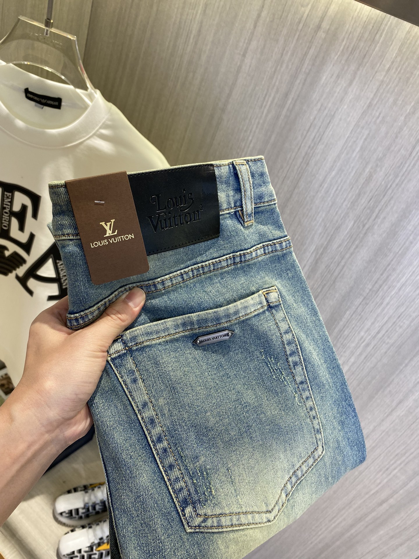 NO:864093,LV Louis Vuitton's 2026 new men's jeans are made of good elasticity. Exclusively available on the official website. Fashionable and elegant. Designed with heavy craftsmanship. Using original color yeast washing process. Selected imported heavyweight denim denim fabric. Equipped with counter hardware decoration. Genuine leather label. Exquisite stitching. Big brand style. Worth having. Size 28-38, shipped next day,,louis vuitton,louis vuitton,jeans,19860909LV路易威登 2026新品男士牛仔裤 面料弹性好.独家发售 官网同步 时尚优雅 重工艺设计.采用原色酵母水洗工艺 精选进口重磅丹宁牛仔面料 配专柜五金装饰 真皮皮牌 精致车线 大牌风范 值得拥有.码数28-38,隔天出货,,louis vuitton,louis vuitton,jeans,,Men's clothing
