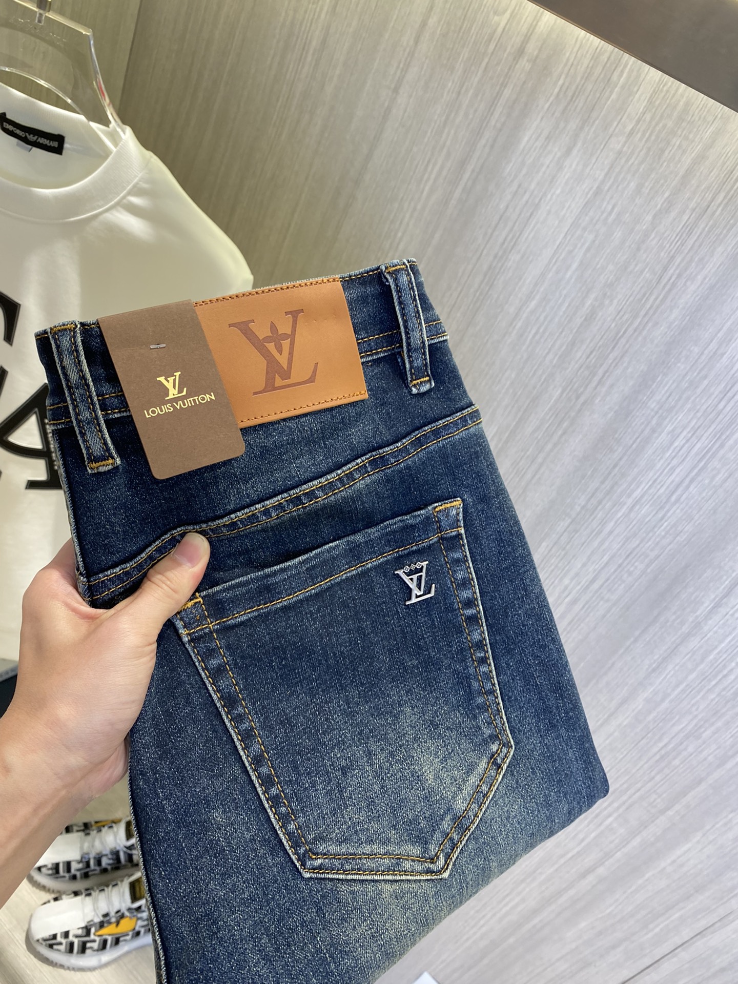 NO:864051,LV Louis Vuitton's 2026 new men's jeans are made of good elasticity. Exclusively available on the official website. Fashionable and elegant. Designed with heavy craftsmanship. Using original color yeast washing process. Selected imported heavyweight denim denim fabric. Equipped with counter hardware decoration. Genuine leather label. Exquisite stitching. Big brand style. Worth having. Size 28-38, shipped next day,,louis vuitton,louis vuitton,jeans,19860909LV路易威登 2026新品男士牛仔裤 面料弹性好.独家发售 官网同步 时尚优雅 重工艺设计.采用原色酵母水洗工艺 精选进口重磅丹宁牛仔面料 配专柜五金装饰 真皮皮牌 精致车线 大牌风范 值得拥有.码数28-38,隔天出货,,louis vuitton,louis vuitton,jeans,,Men's clothing