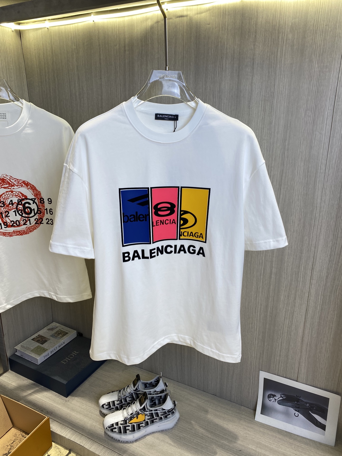 NO:420606,BALENCIAGA's new spring and summer high-end round neck short-sleeved style is shipped!  !  Must-have for going out in spring and summer, custom high-weight cotton fabric, matched with the current popular heavy industry technology, fine workmanship, comfortable upper body, complete three standards, super handsome upper body, same style for men and women, size M-2XL (large style) shipped the next day,,balenciaga,balenciaga,T-shirt,alexander wang19860909BALENCIAGA巴黎世家 春夏新款高克重重磅圆领短袖出货啦！！ 春夏出门必备款 定制高克重纯棉面料 搭配当下流行重工工艺 做工走线精细 面料上身舒适 三标齐全 超帅上身 男女同款,尺码M-2XL（版型偏大）隔天出货,,balenciaga,balenciaga,T-shirt,alexander wang,Men's clothing