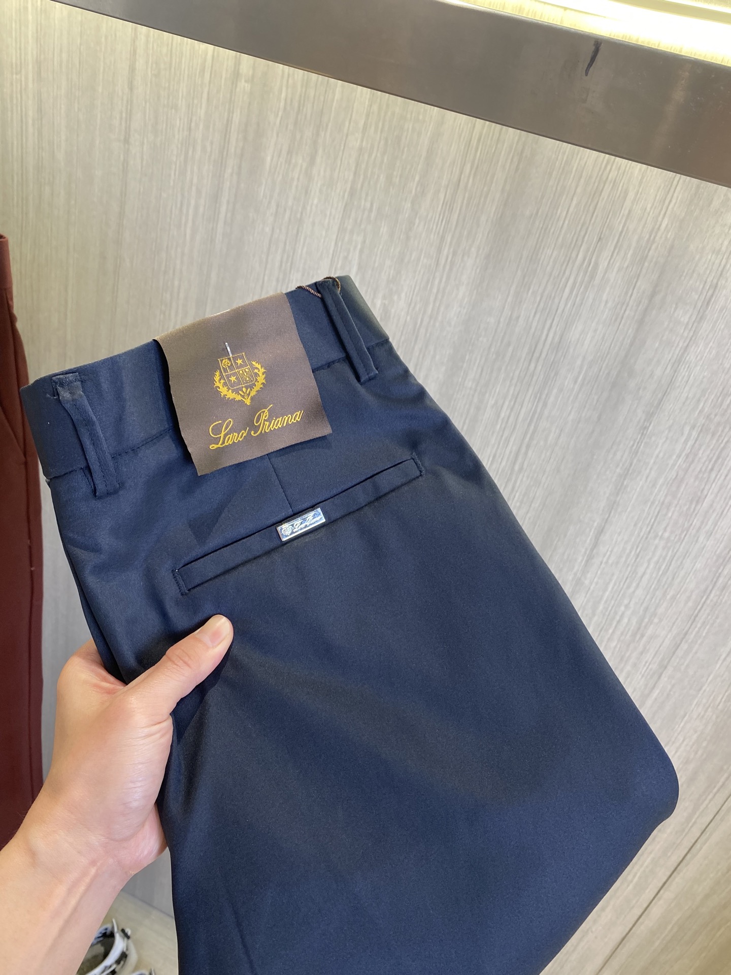 NO:937928,LP Nuoyou Piana casual pants, trousers, new style, four seasons, special fabric for advanced custom pants, customized original hardware, heavy craftsmanship, fine turning and routing, customized fabric, soft and comfortable, significant texture, exquisite accessories, great upper body effect, complete three standards, standard size 29-38, no 35 (shipped next day),, loro piana,19860909LP诺悠翩雅 休闲裤 西裤 新款 四季款 高级定制裤子专用面料 定制原版五金 重工工艺打造 车工走线精细 定制面料 柔软舒适 质感显著 辅料精美 上身效果超赞 三标齐全 标准尺码29-38,无35（隔天出货）,,loro piana,,Men's clothing