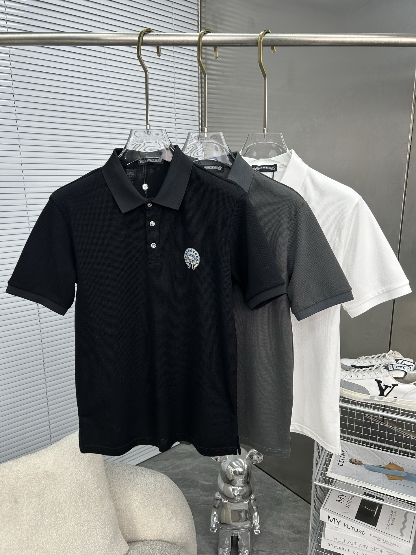 NO:864139,CH Croixin's 2026 spring and summer new polo shirt business casual lapel short-sleeved T-shirt. The exquisite and fitted tailoring sets off the minimalist design style, showing the elegant style at a glance!  High gram weight 260g pure cotton pique fabric, the quality is supreme, the materials used will never disappoint, the fabric surface is fine and smooth, soft and skin-friendly, the cotton is full, with elasticity, the upper body is high-end and crisp and stylish at the same time, size M-3XL, chrome hearts, T-shirt, tees, t-shirt,19860909CH克罗心 2026春夏新款polo衫商务休闲翻领短袖T恤,精致合体的剪裁版型衬托出了极简主义的设计风格,把优雅风展露的一览无余！高克重260g纯棉珠地面料,品质至上,用料永远不会让人失望,布面精细光滑,柔软亲肤,棉质饱满,附有弹力 ,上身高档的同时又挺括有型,尺码M-3XL,,chrome hearts,T-shirt,tees，t-shirt,,Men's clothing