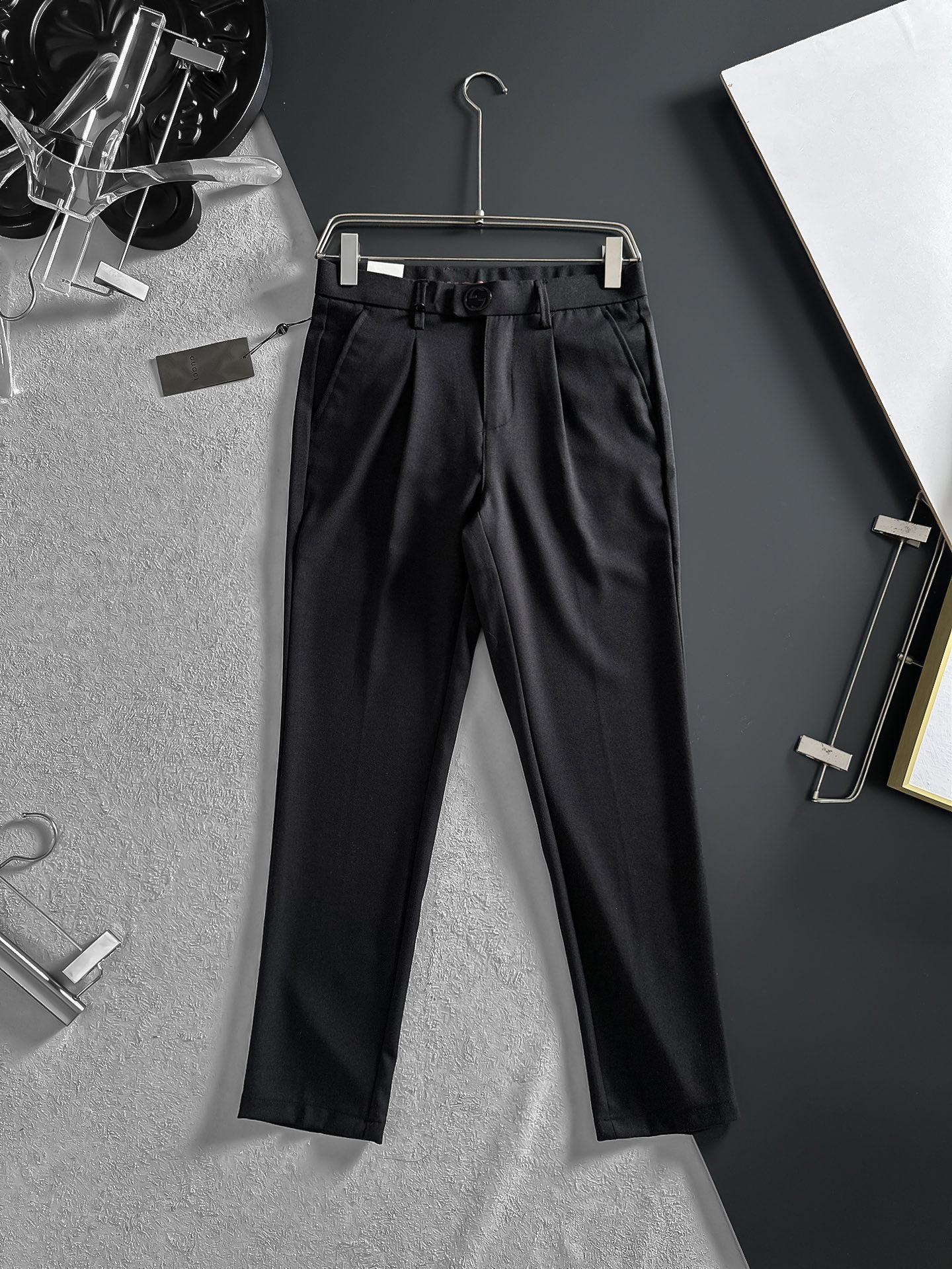 NO:871193,GUCCI casual pants, trousers, new style, four seasons, special fabric for advanced custom trousers, customized original hardware, heavy craftsmanship, fine turning and routing, customized fabric, soft and comfortable, significant texture, exquisite accessories, great upper body effect, complete three standards, standard size 29-36, no 35 (shipped next day),,gucci,19860909GUCCI古奇 休闲裤 西裤 新款 四季款 高级定制裤子专用面料 定制原版五金 重工工艺打造 车工走线精细 定制面料 柔软舒适 质感显著 辅料精美 上身效果超赞 三标齐全 标准尺码29-36,无35（隔天出货）,,gucci,,Men's clothing