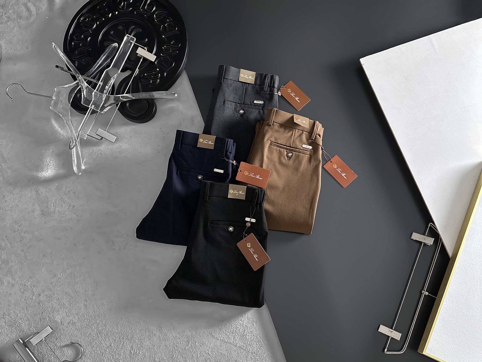 NO:936799,LP Nuoyou Piana casual pants, trousers, new style, four seasons, special fabric for advanced custom trousers, customized original hardware, heavy craftsmanship, fine turning and routing, customized fabric, soft and comfortable, significant texture, exquisite accessories, great upper body effect, complete three standards, standard size 29-38, no 35 (shipped next day),, loro piana,19860909LP诺悠翩雅 休闲裤 西裤 新款 四季款 高级定制裤子专用面料 定制原版五金 重工工艺打造 车工走线精细 定制面料 柔软舒适 质感显著 辅料精美 上身效果超赞 三标齐全 标准尺码29-38,无35（隔天出货）,,loro piana,,Men's clothing