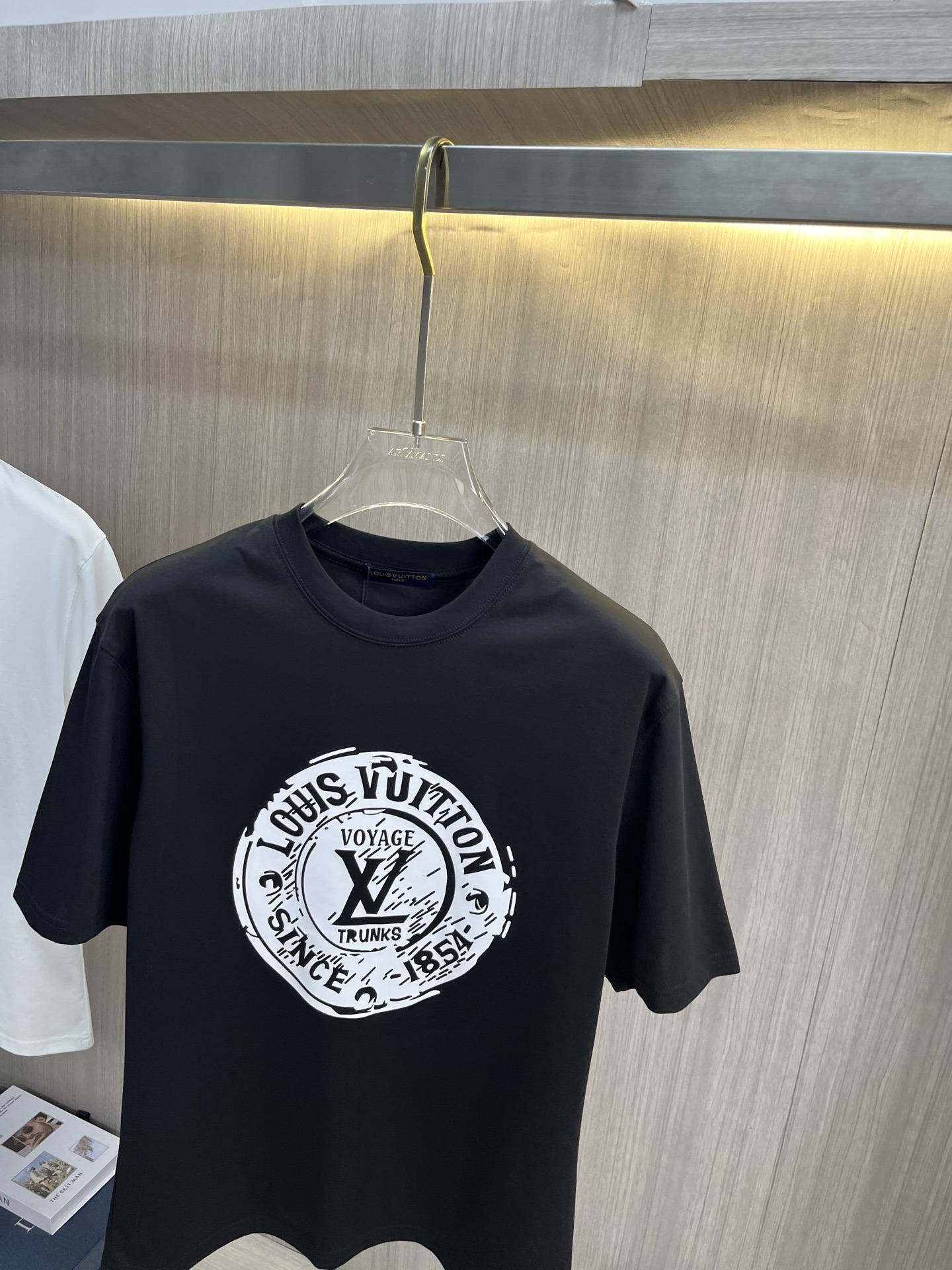 Louis Vuitton טי שירט שרוול קצר לגברים ולנשים, עיצוב עכשווי 5 i1747322590478 1107 0 3
