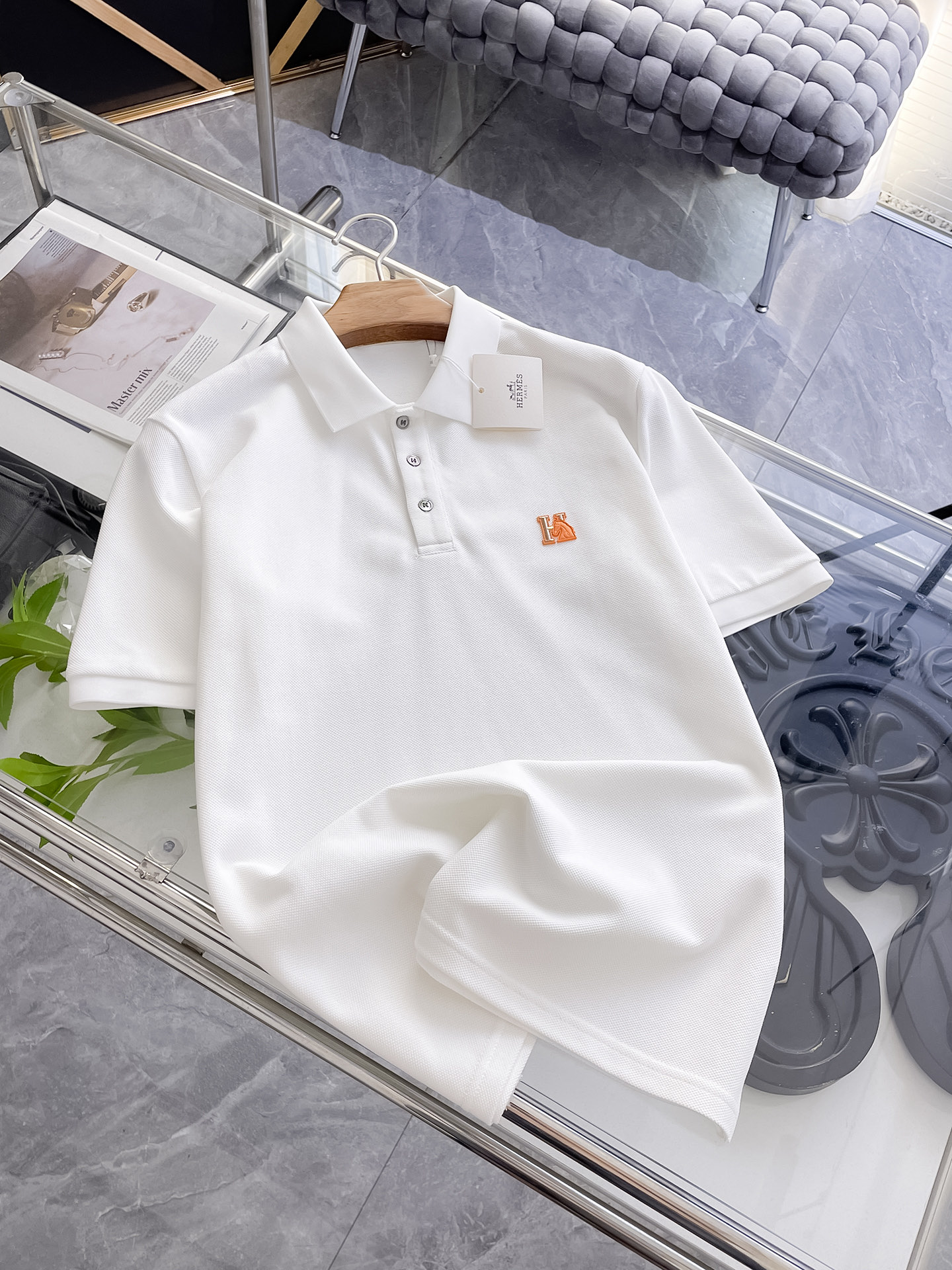 NO:496262,The new polo shirt, business casual lapel short-sleeved T-shirt in 2025 spring and summer, the exquisitely integrated tailoring style sets off a minimalist design style, revealing the elegant style at a glance!  High gram weight 260g pure cotton bead floor fabric, quality first, the material will never disappoint, the cloth surface is fine and smooth, soft and skin-friendly, full cotton, with elasticity, high-end body and crisp and stylish, size M-3XL, T-shirt,tees, t-shirt,alexander wang198609092025春夏新款polo衫商务休闲翻领短袖T恤,精致合体的剪裁版型衬托出了极简主义的设计风格,把优雅风展露的一览无余！高克重260g纯棉珠地面料,品质至上,用料永远不会让人失望,布面精细光滑,柔软亲肤,棉质饱满,附有弹力 ,上身高档的同时又挺括有型,尺码M-3XL,,T-shirt,tees，t-shirt,alexander wang,Men's clothing