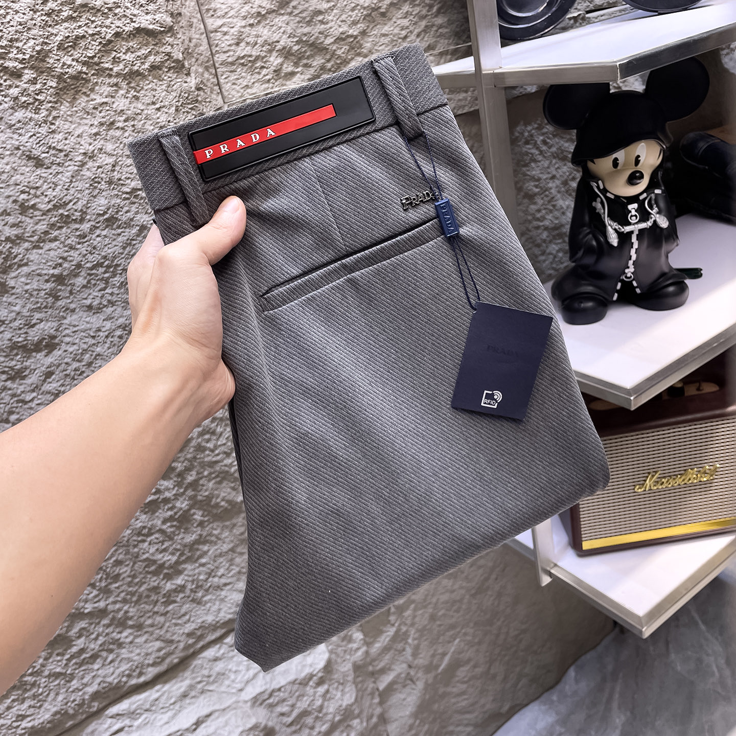 NO:904661,PRADA Casual pants, trousers 2025SS spring and summer new style, special fabric for advanced custom pants, customized original hardware, heavy craftsmanship, fine lathe wiring, customized fabric, soft and comfortable, significant texture, exquisite accessories, great upper body effect, complete three standards, standard size 29-38, no 35 (shipped next day),, prada, prada,19860909PRADA普拉达 休闲裤 西裤2025SS春夏新款 高级定制裤子专用面料 定制原版五金 重工工艺打造 车工走线精细 定制面料 柔软舒适 质感显著 辅料精美 上身效果超赞 三标齐全 标准尺码29-38,无35（隔天出货）,,prada,prada,,Men's clothing