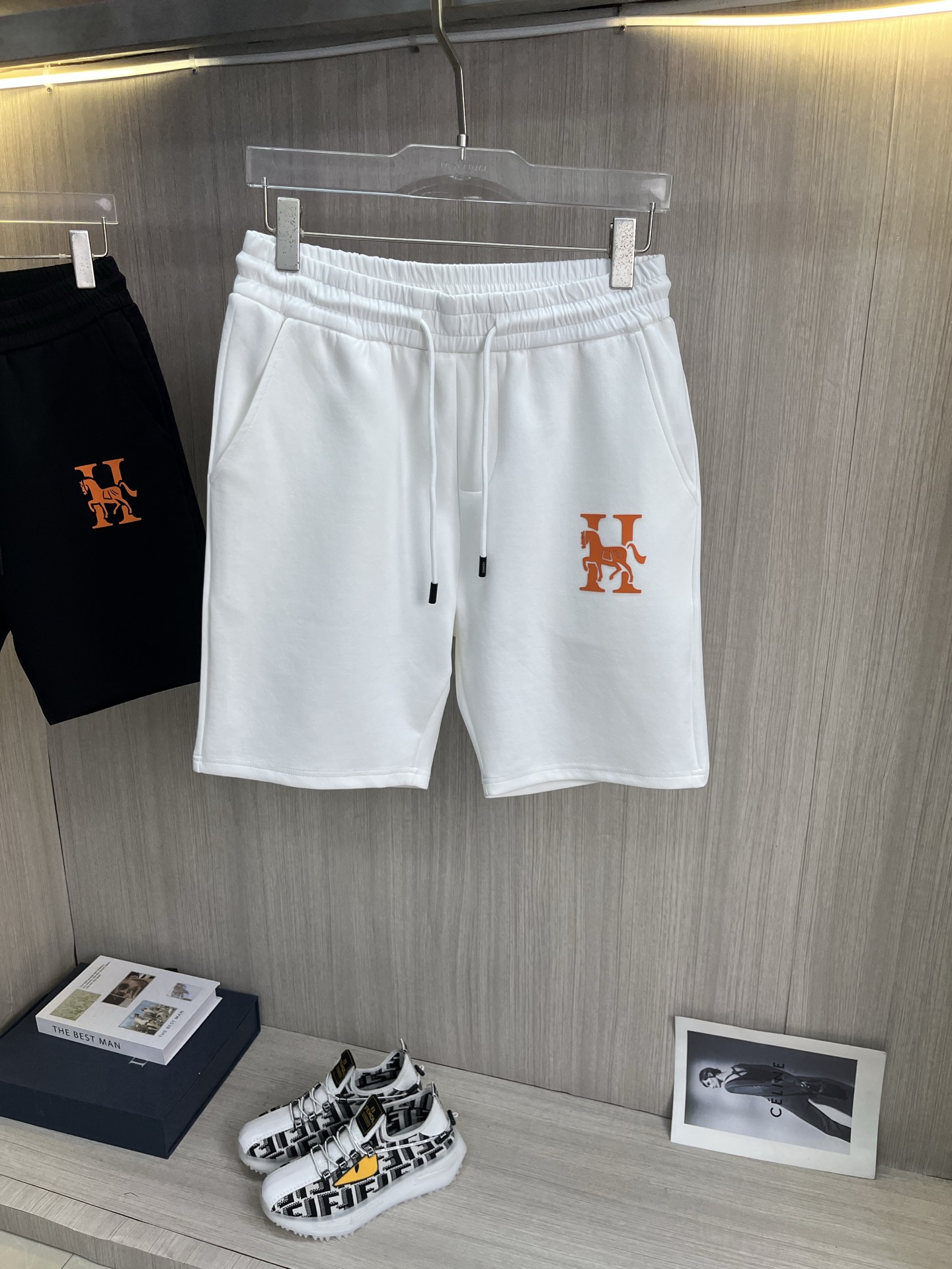 NO:954884,HERMES Hermès' new style is coming, 2026 spring and summer new casual pants and shorts, imported high-density customized mamba cotton fabric, comfortable, soft and skin-friendly, straight and not easy to wrinkle, simple and clear, super versatile upper body effect, super fashionable and versatile, straight and stylish, a wardrobe must-have!  Suitable for any occasion, sizes M-3XL, hermes, hermes, shorts,19860909HERMES爱马仕 新款来袭 2026春夏新款休闲裤短裤,进口高密度定制曼巴棉面料,舒适柔软亲肤,笔挺不易起皱,简单明了,超级百搭上身效果超级棒时尚百搭,笔挺有型,衣橱必备！适合任何场合穿着,码数M-3XL,,hermes,hermes,shorts,,Men's clothing