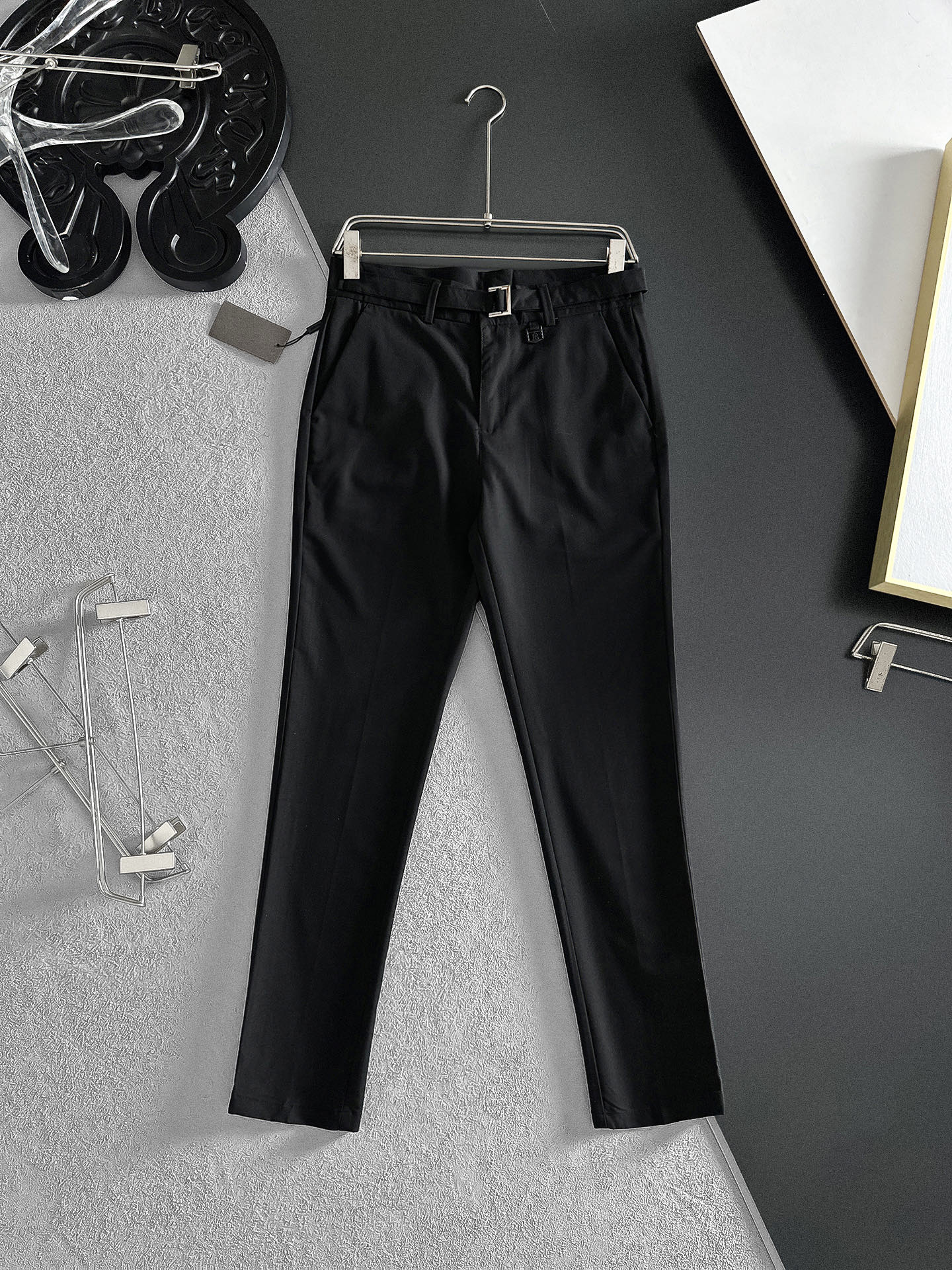 NO:863426,BURBERRY casual pants, trousers, new style, four seasons, special fabric for advanced custom pants, customized original hardware, heavy craftsmanship, fine lathe wiring, customized fabric, soft and comfortable, significant texture, exquisite accessories, great upper body effect, complete three standards, standard size 29-36, no 35 (shipped next day),, burberry, burberry,19860909BURBERRY巴宝莉 休闲裤 西裤 新款 四季款 高级定制裤子专用面料 定制原版五金 重工工艺打造 车工走线精细 定制面料 柔软舒适 质感显著 辅料精美 上身效果超赞 三标齐全 标准尺码29-36,无35（隔天出货）,,burberry,burberry,,Men's clothing