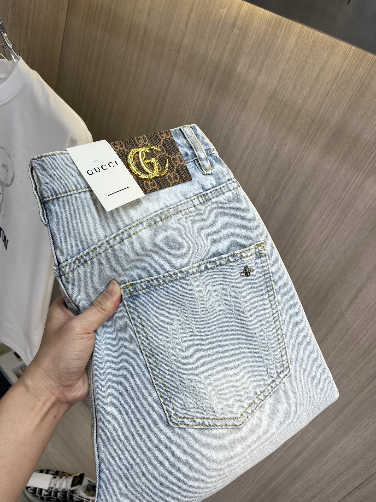 NO:932545,GUCCI Gucci 2026 new men's jeans. The fabric has good elasticity. Exclusively sold on the official website. Fashionable and elegant. Heavy craftsmanship design. Using original color yeast washing process. Selected imported heavy denim denim fabric. Equipped with counter hardware decoration. Genuine leather label. Exquisite stitching. Big brand style. Worth having. Size 28-38, shipped next day,,gucci,jeans,19860909GUCCI古奇 2026新品男士牛仔裤 面料弹性好.独家发售 官网同步 时尚优雅 重工艺设计.采用原色酵母水洗工艺 精选进口重磅丹宁牛仔面料 配专柜五金装饰 真皮皮牌 精致车线 大牌风范 值得拥有.码数28-38,隔天出货,,gucci,jeans,,Men's clothing