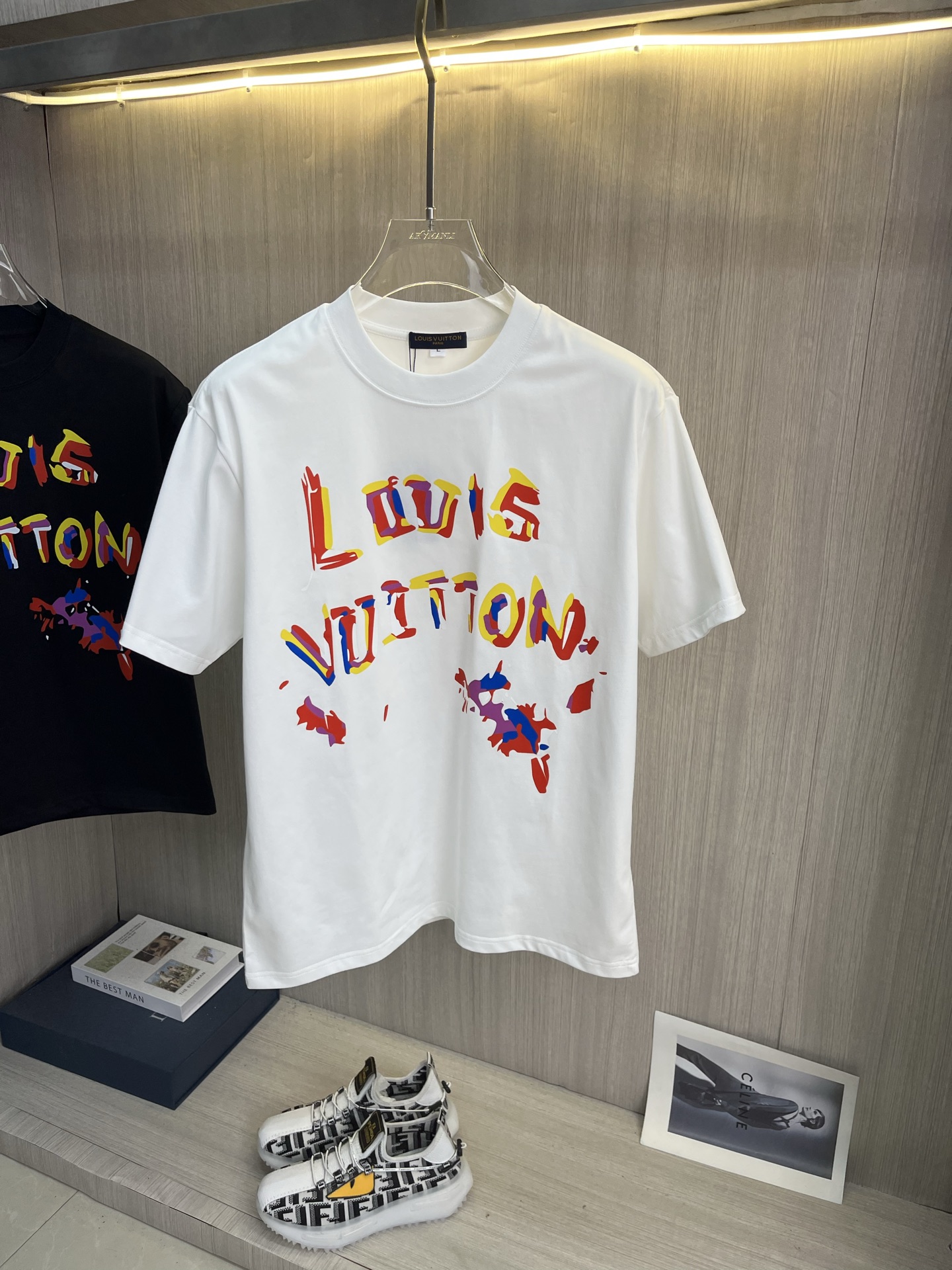 NO:431486,LV Louis Vuitton 2025ss Spring and Summer High-quality pure cotton short-sleeved T-shirt, top-level original quality, current latest craftsmanship requirements, top-level orders require car line workmanship, super easy to match, top-level customization, matching details, quality and tailoring design are all first-class, custom imported pure cotton fabrics!  Full of style, light and versatile color matching. M-4XL, placing an order to report height and weight, louis vuitton, louis vuitton, T-shirt,tees, t-shirt,alexander wang19860909LV路易威登 2025ss春夏高品质纯棉短袖T恤,顶级原单品质,当下最新工艺要求,顶级订单要求车线做工,超级好搭配,顶级定制,搭配整件细节 ,品质及剪裁设计都堪称一流,定制进口纯棉面料！型格十足,配色轻熟百搭.M-4XL,下单报身高体重,,louis vuitton,louis vuitton,T-shirt,tees，t-shirt,alexander wang,Men's clothing