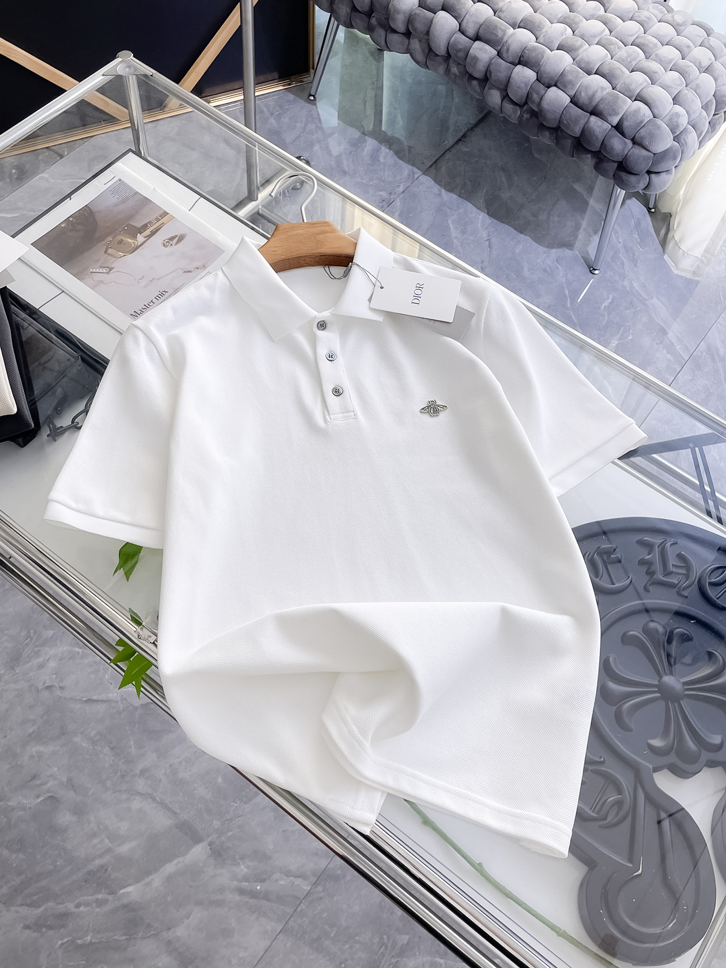 Dior 2025 Spring/Summer Collection Polo Shirt with Embroidered Bee Detail 5 i1753168982143 6474 0 4