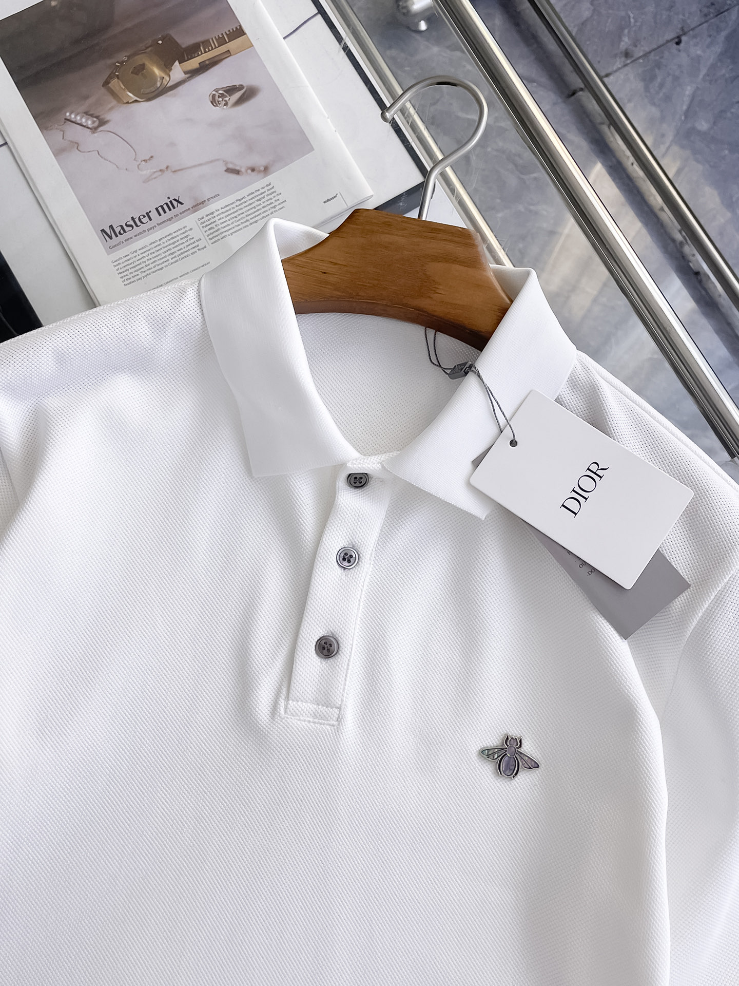 Dior 2025 Spring/Summer Collection Polo Shirt with Embroidered Bee Detail 7 i1753168989541 9813 0 6