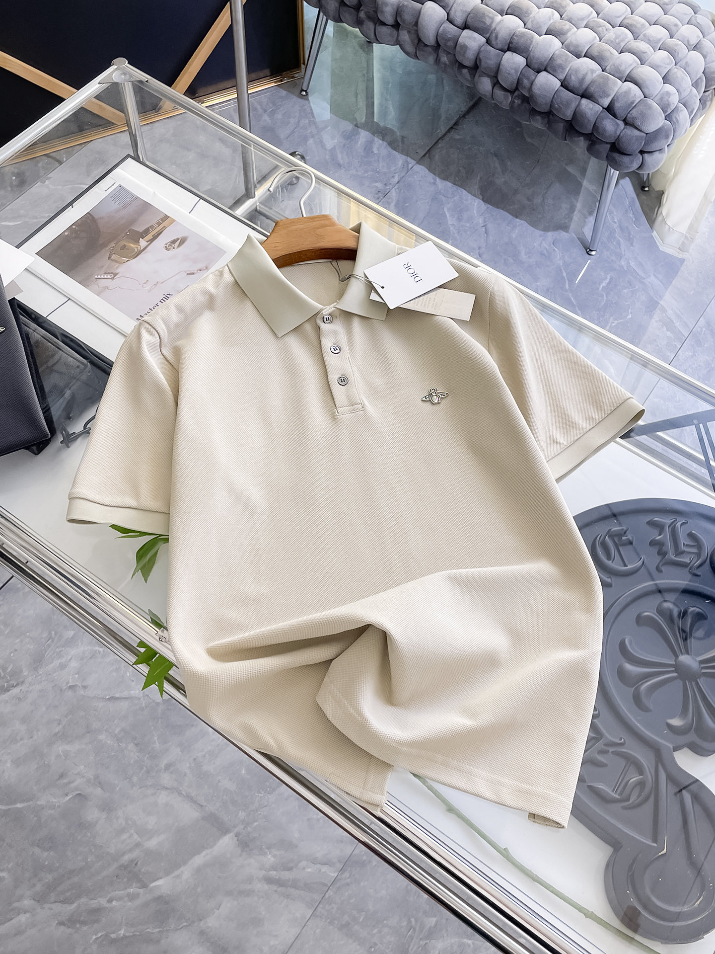 Dior 2025 Spring/Summer Collection Polo Shirt with Embroidered Bee Detail 4 i1753169003214 6130 0 3